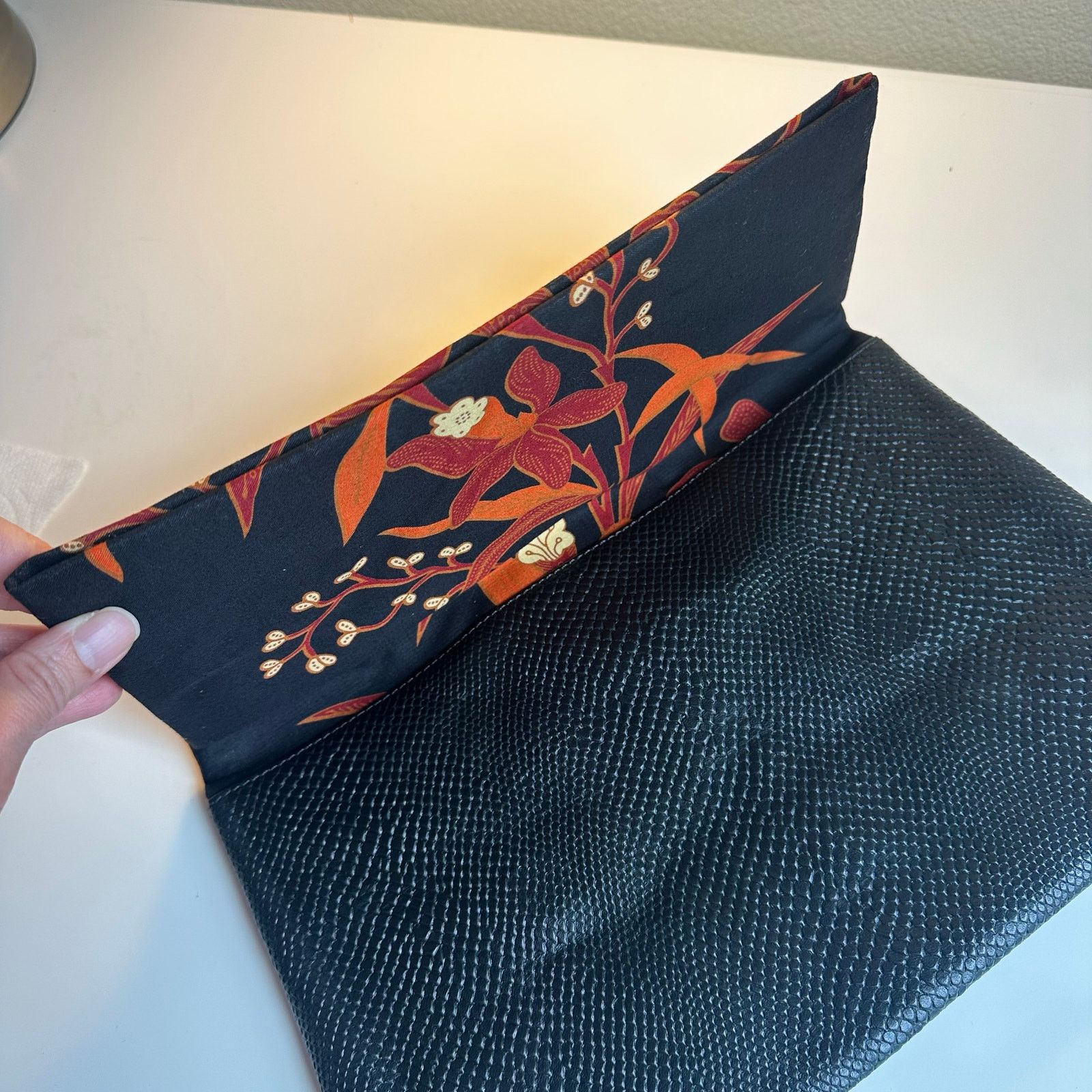 Other Clutch Envelope Fold Over Genuine Leather Batik Print Lined Size ONE SIZE - 5 Thumbnail