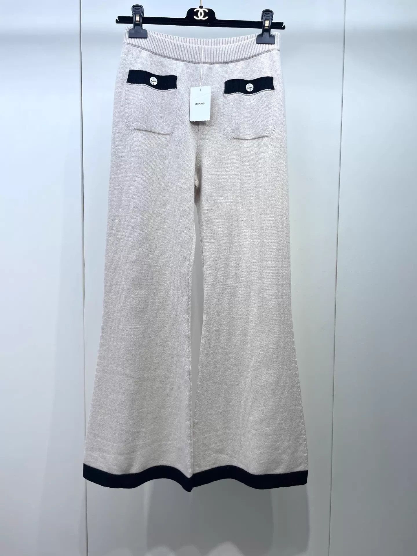 Chanel Chanel Cashmere Knit Trousers 34 New With Tags Size 25" / US 0 / IT 36 - 1 Thumbnail