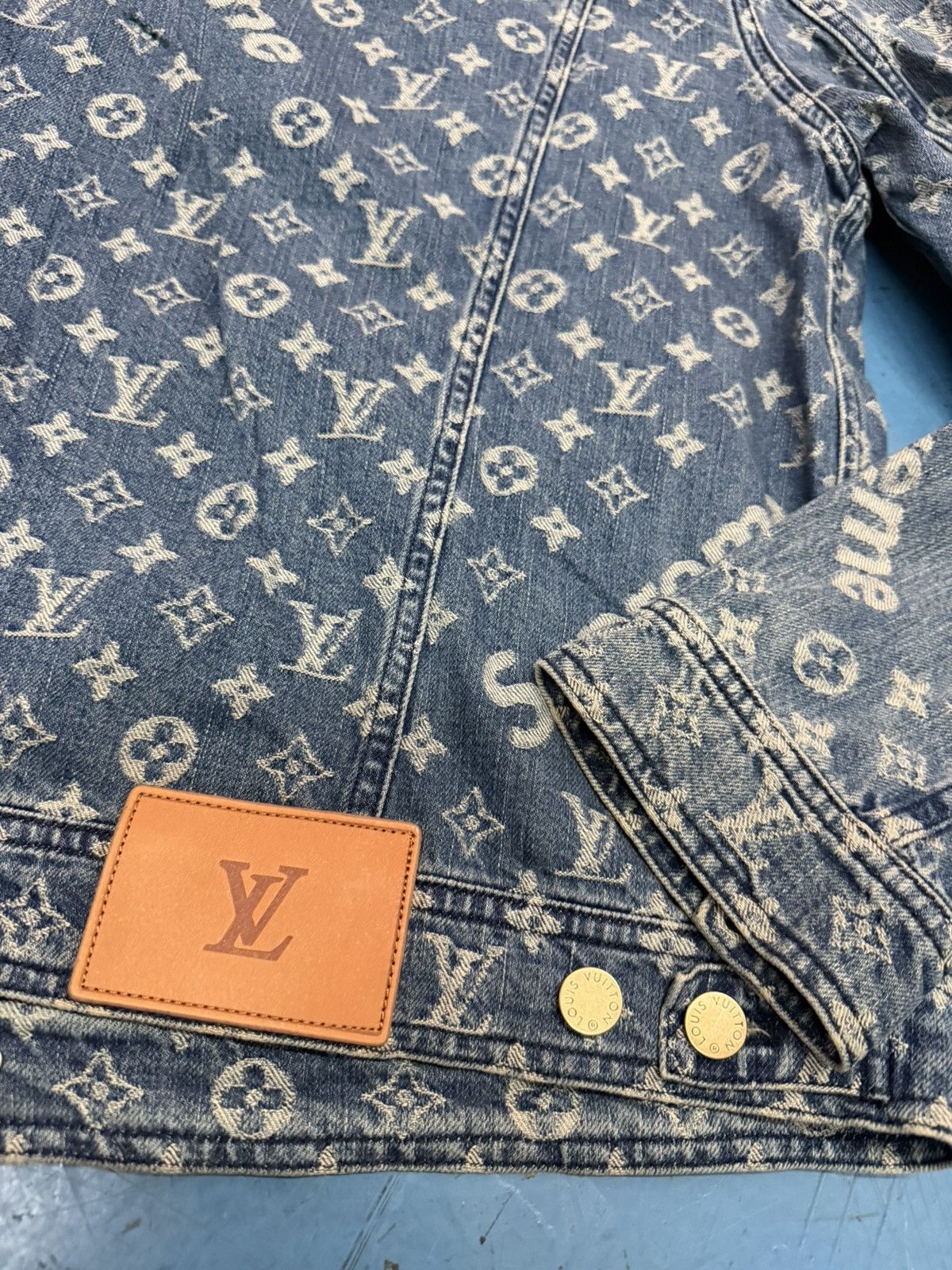 Louis Vuitton × Supreme LOUIS VUITTON X SUPREME DENIM JACKET Size US L / EU 52-54 / 3 - 5 Thumbnail