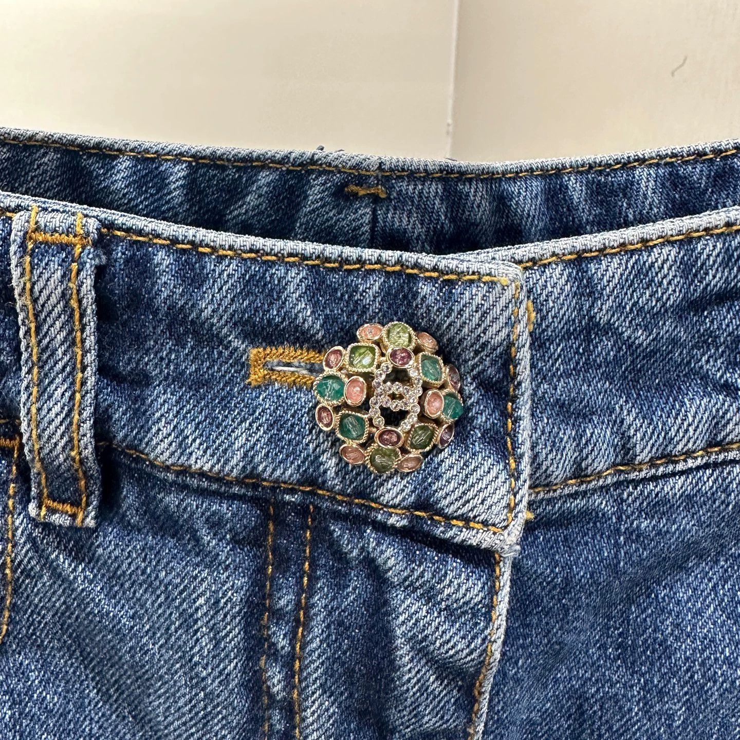 Chanel Chanel Jeweled Button Blue Denim Shorts 34 Size 25" / US 0 / IT 36 - 7 Thumbnail