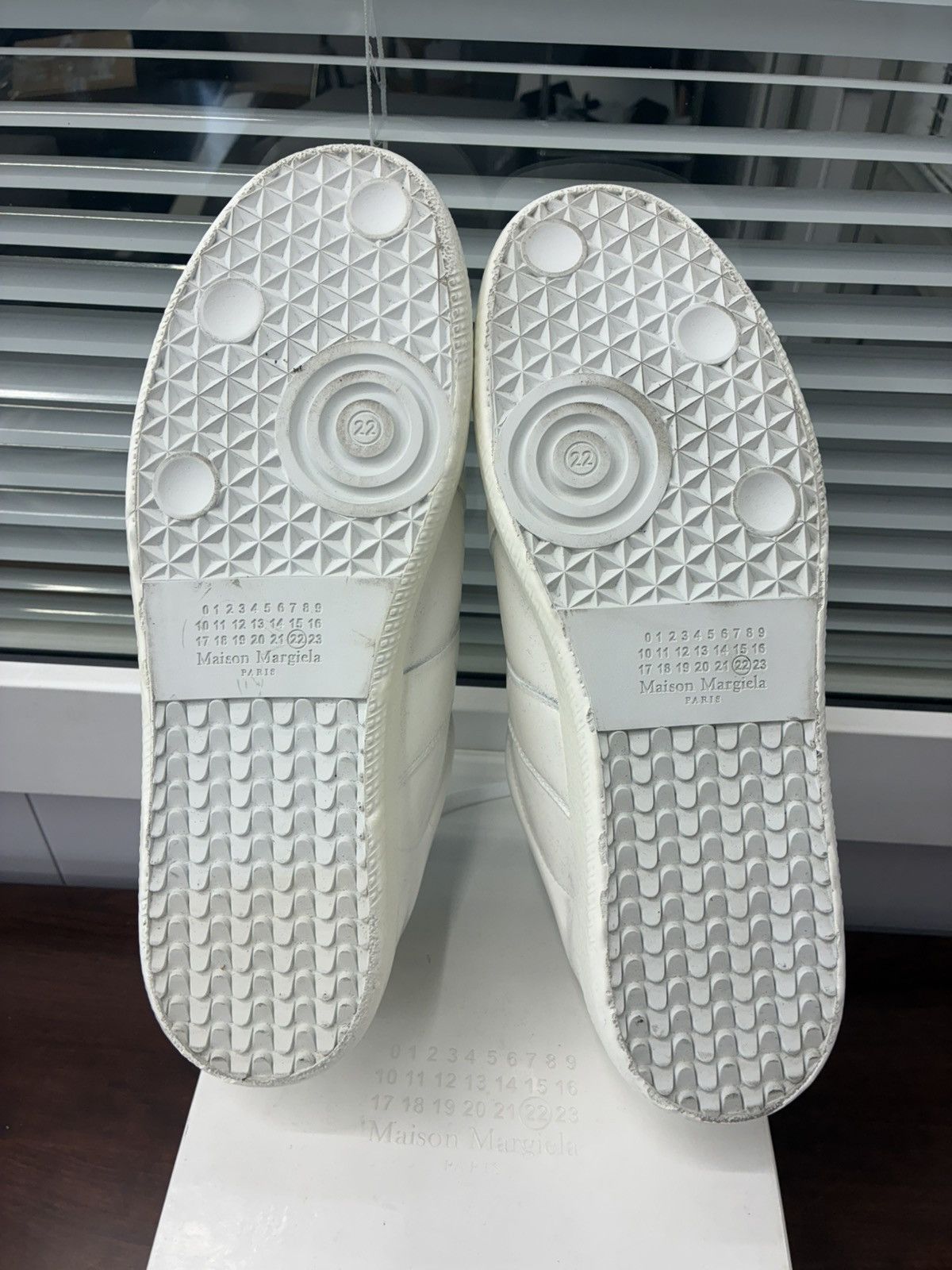 Maison Margiela Maison Margiela White Leather Replica Gats Size US 11 / EU 44 - 5 Thumbnail