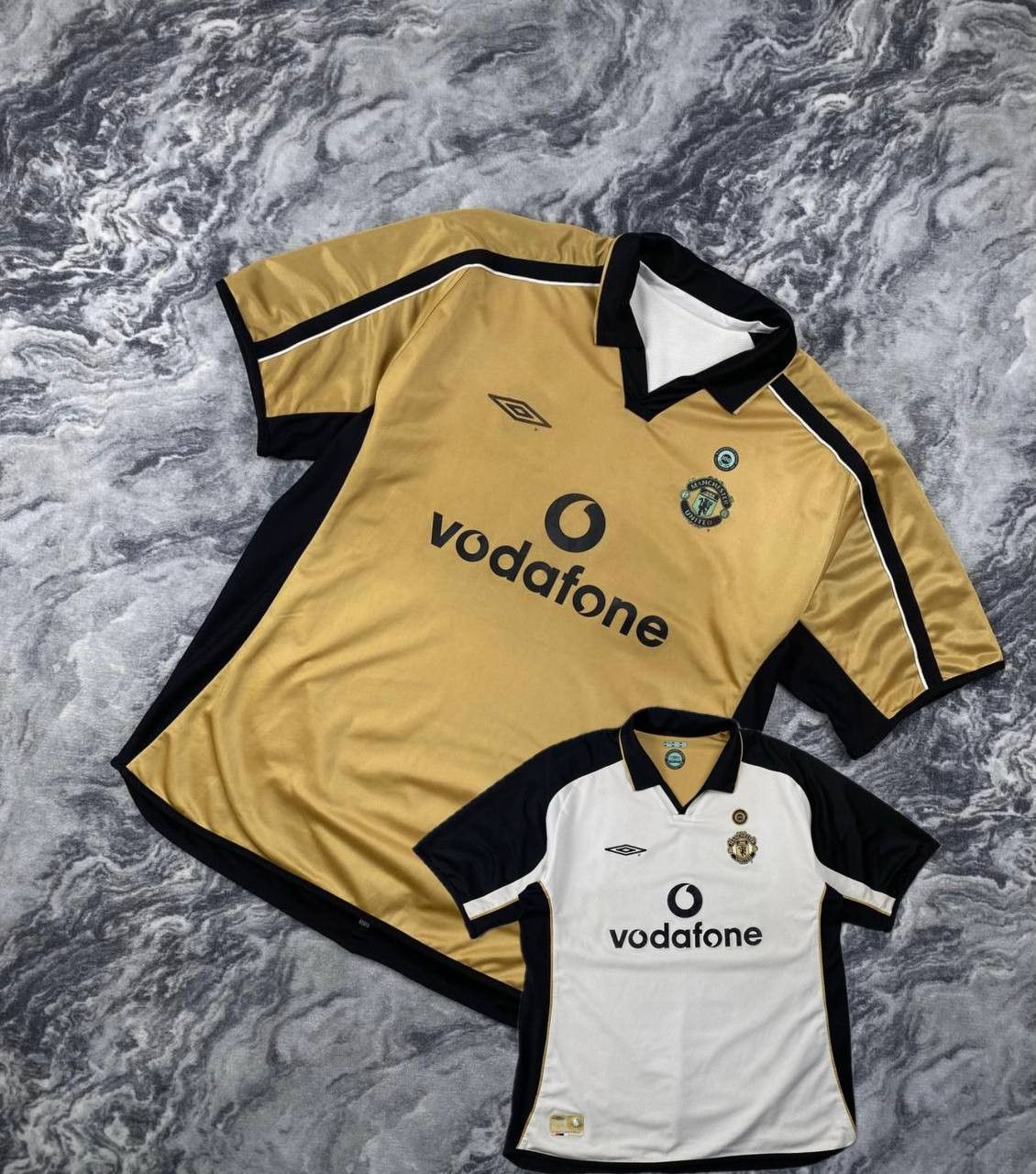 Vintage Vintage Manchester United 2001 2002 Reversible Away Shirt Size US XL / EU 56 / 4 - 1 Thumbnail