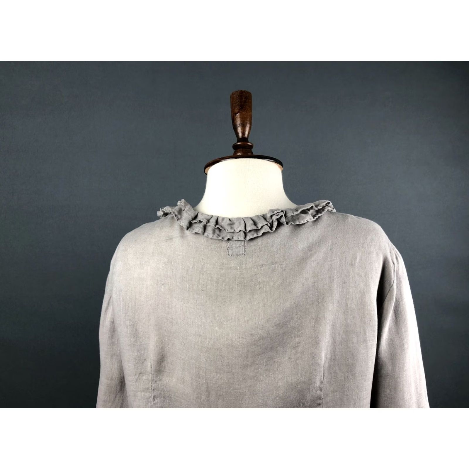 120% Lino 120% Lino Women's Blouse Shirt Gray Linen V-Neck 46 Ruffle Front Long Sleeve Casual Regular Fit, 100% Linen, Italy Brand: 120% Lino Size L / US 10 / IT 46 - 4 Thumbnail