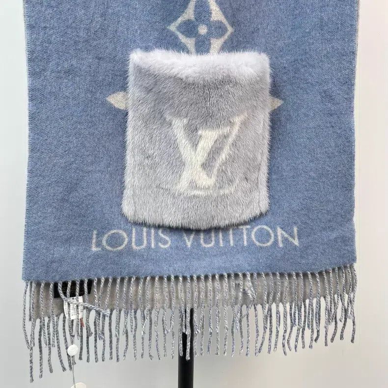 Louis Vuitton Louis Vuitton Ice blue cashmere mink pocket scarf Size ONE SIZE - 5 Thumbnail