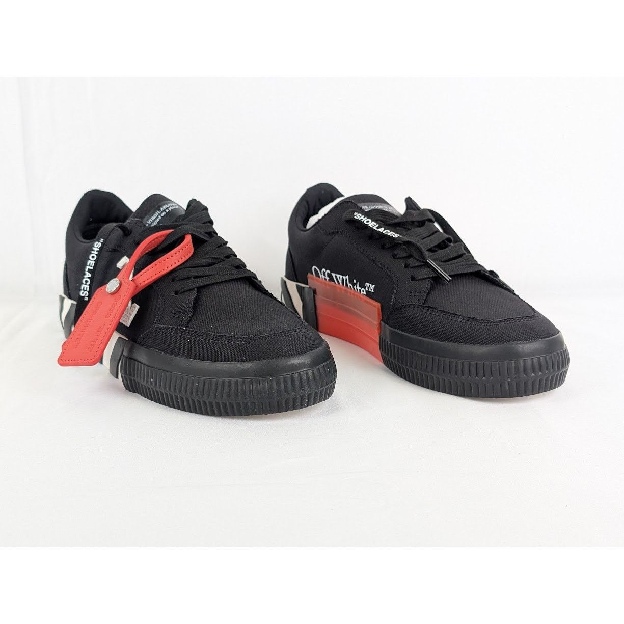 Off-White o1rshd1 Low Vulcanized Canvas Sneakers in White / Black Size US 5.5 / EU 38 - 7 Thumbnail