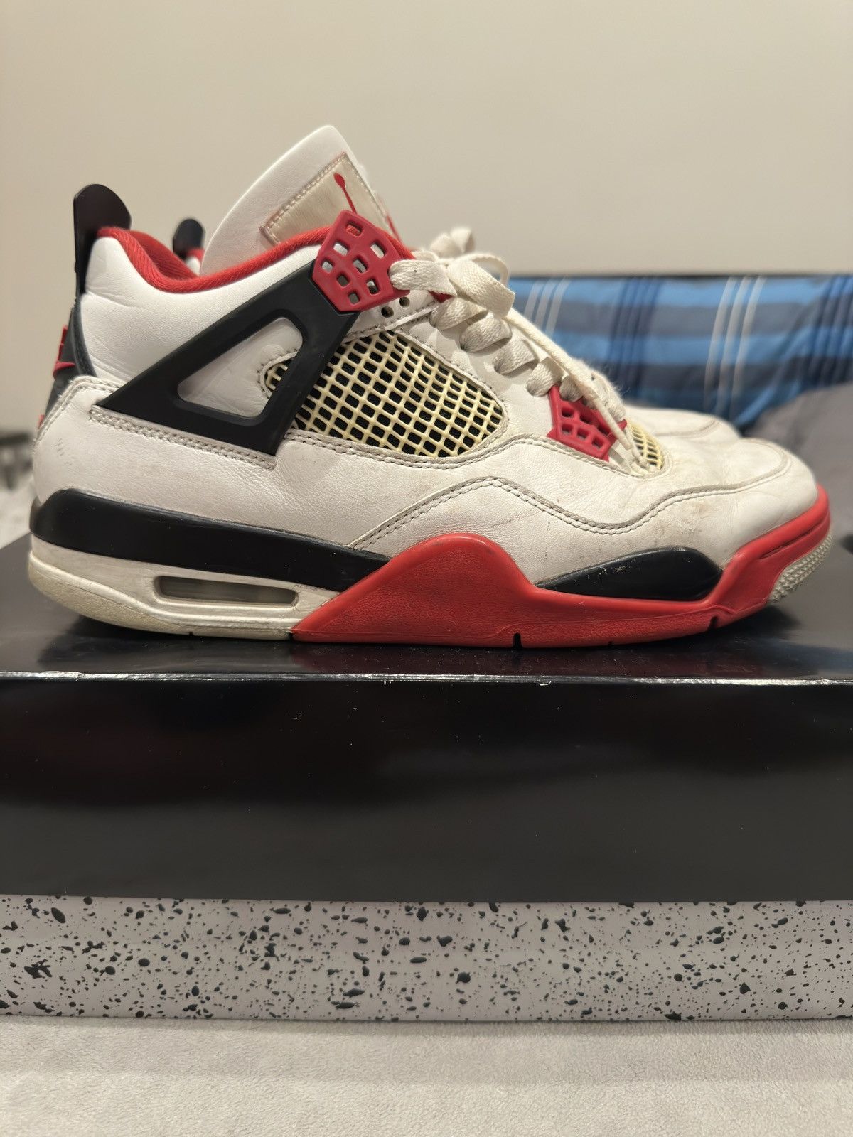 Jordan Brand Jordan 4 Fire Red Size 9.5 Size US 9.5 / EU 42-43 - 3 Thumbnail