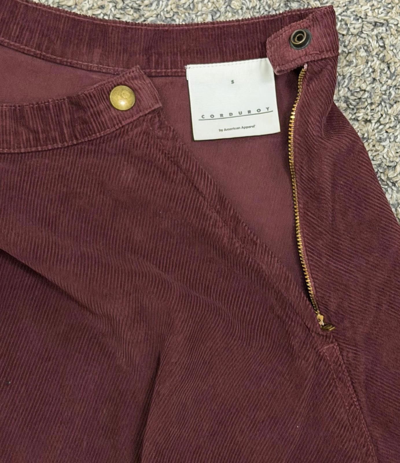 American Apparel AMERICAN APPAREL Corduroy Mini Skirt in Burgundy (SMALL) Size 28" / US 6 / IT 42 - 3 Thumbnail