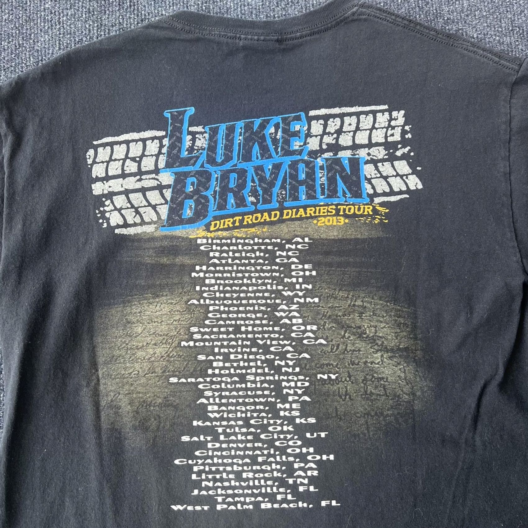 Gildan Luke Bryan Shirt Mens Medium Black 2013 Dirt Road Diaries Tour Concert Tee Music Size US M / EU 48-50 / 2 - 3 Thumbnail