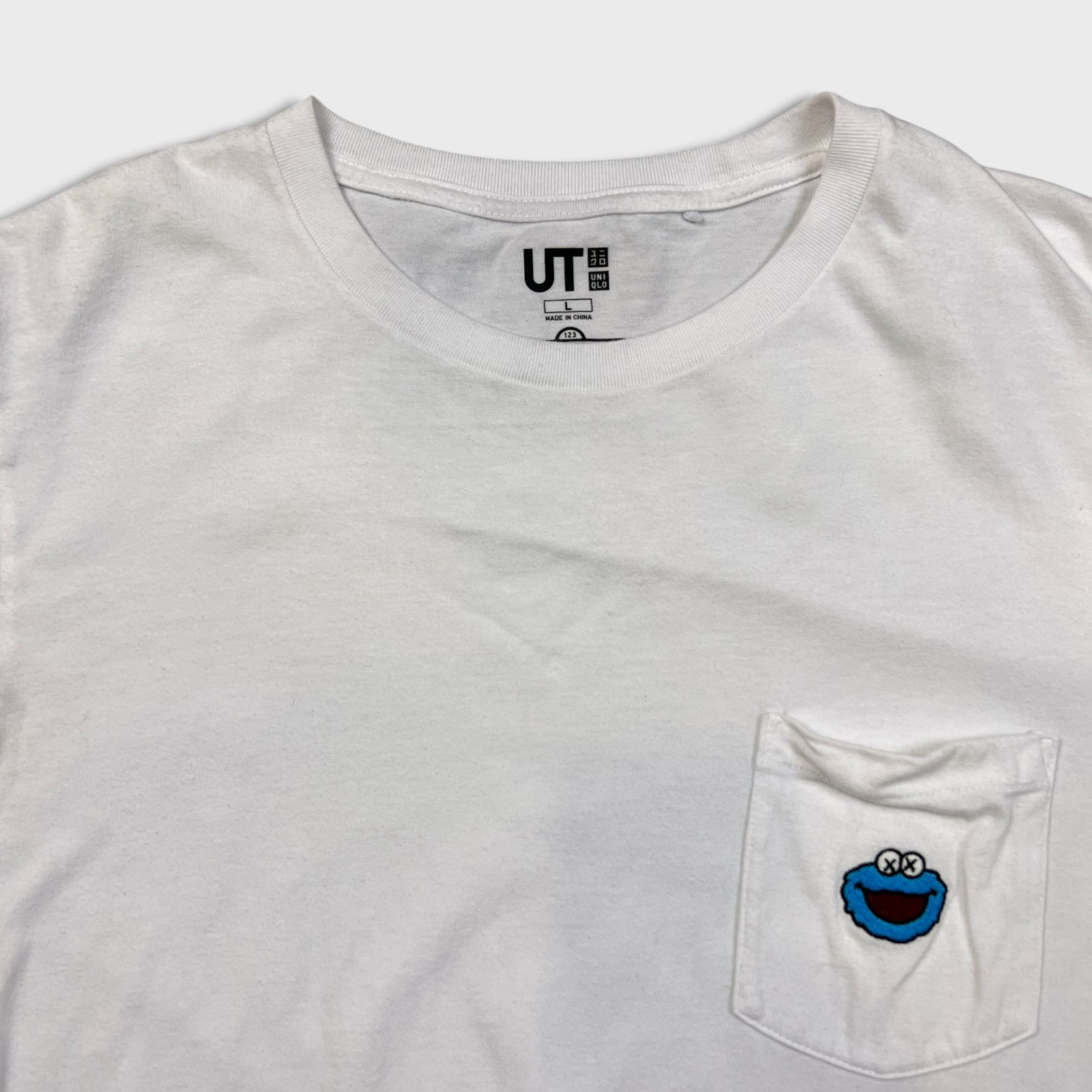 Kaws × Uniqlo KAWS Uniqlo Sesame Street Cookie Monster Pocket Tee T Shirt Size US L / EU 52-54 / 3 - 2 Thumbnail