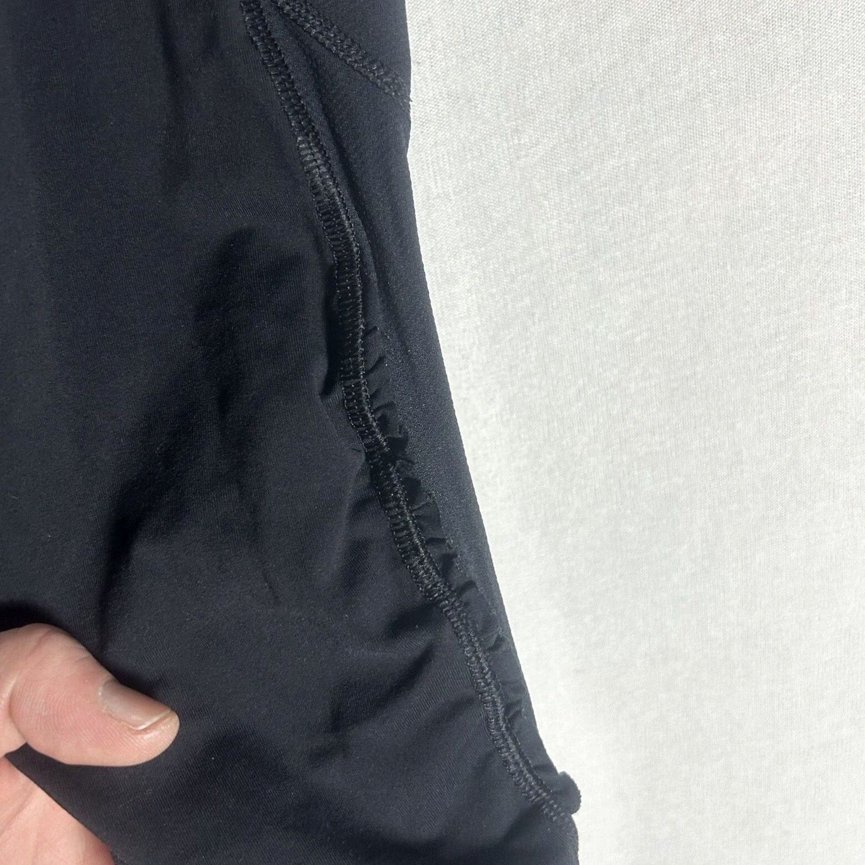 Lululemon Lululemon Black High Waist Capri Leggings Womens Size 4 Stretch Gym Athletic Run Size 42" / US 20 - 3 Thumbnail