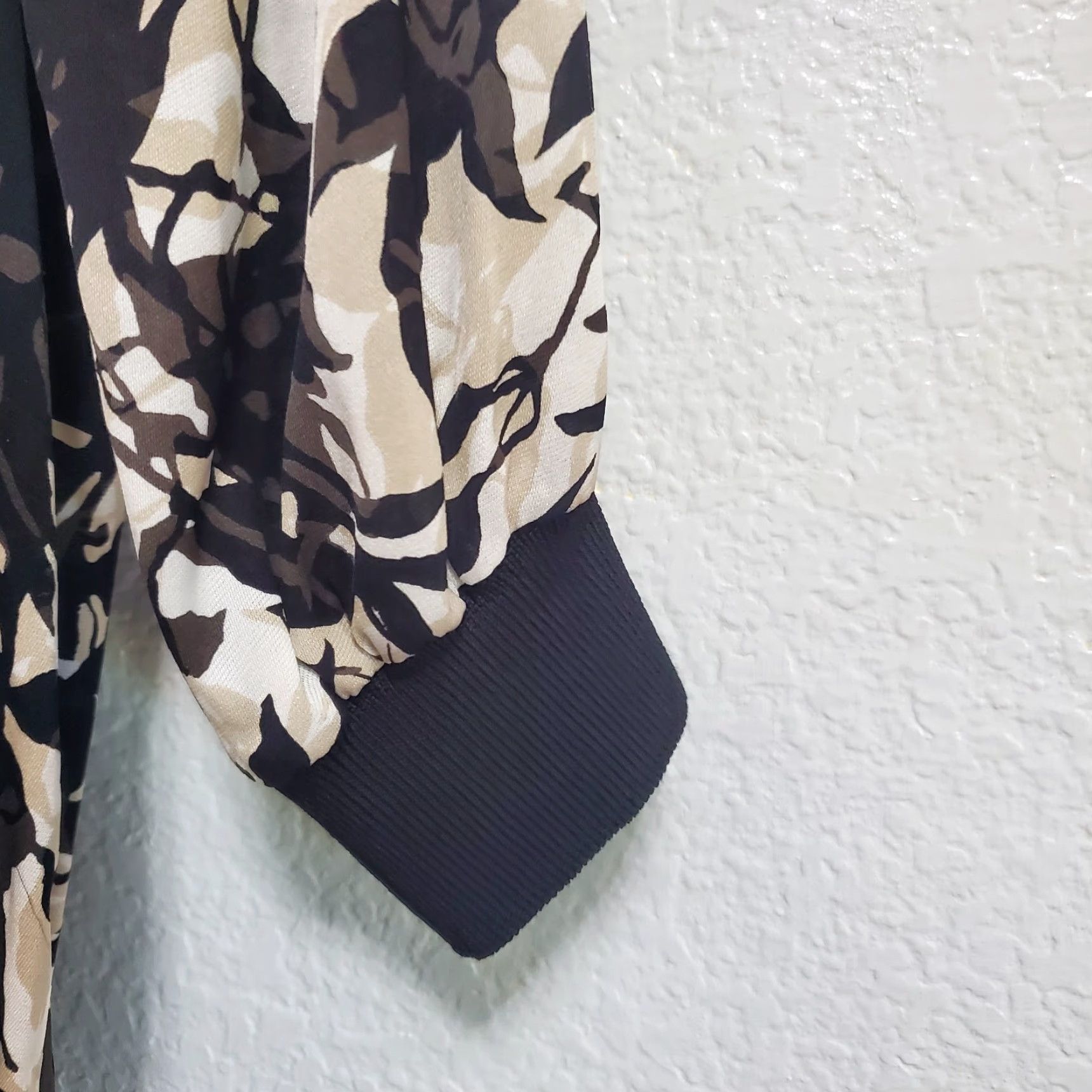 St. John VINTAGE St John Blouse Shirt Woman M Black Beige Floral Print Silk Blend 3/4 Sleeve Tunic Size M / US 6-8 / IT 42-44 - 7 Thumbnail