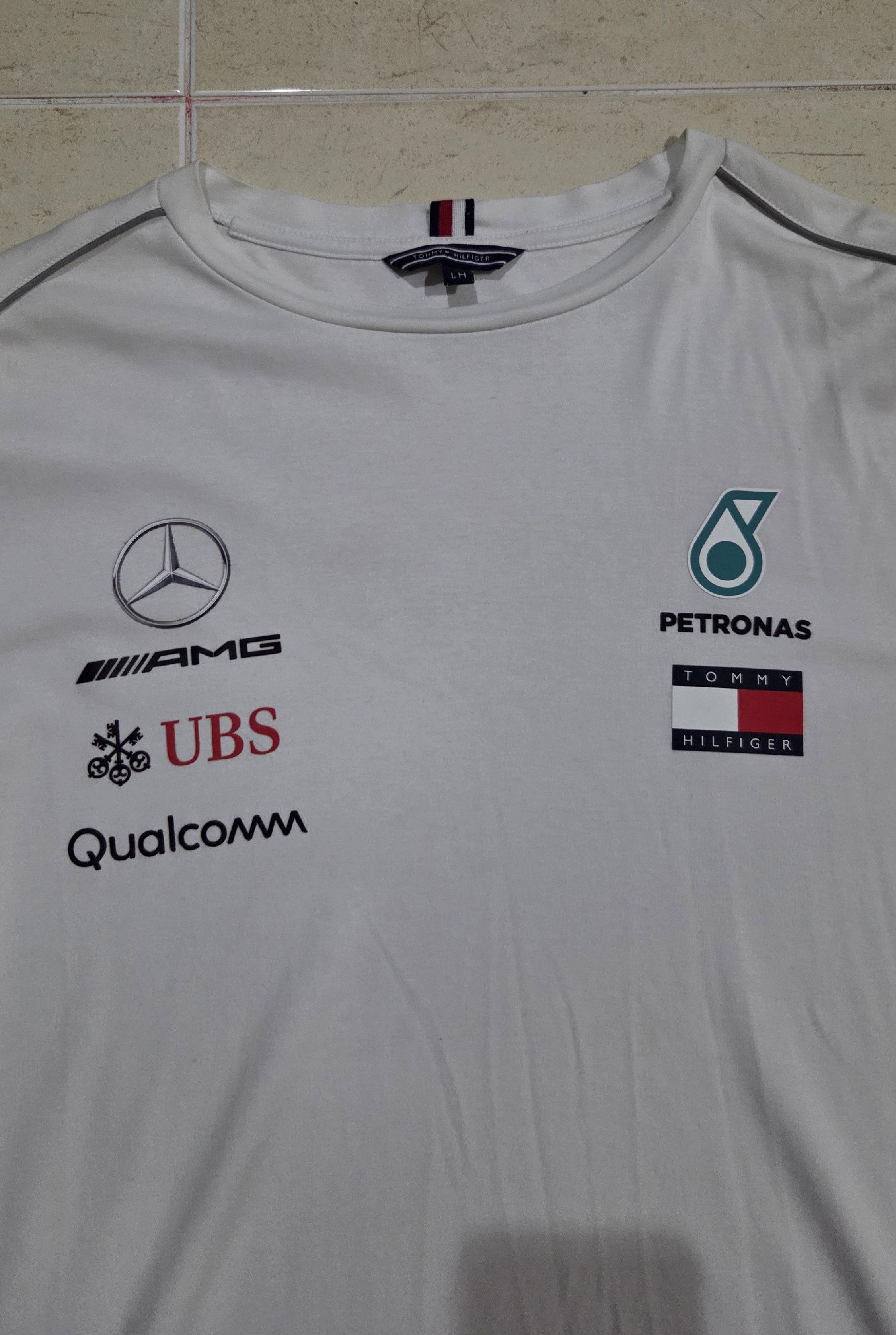Tommy Hilfiger 2018 LH Issue Driver Tee Mercedes-AMG PETRONAS F1 Size US M / EU 48-50 / 2 - 4 Thumbnail