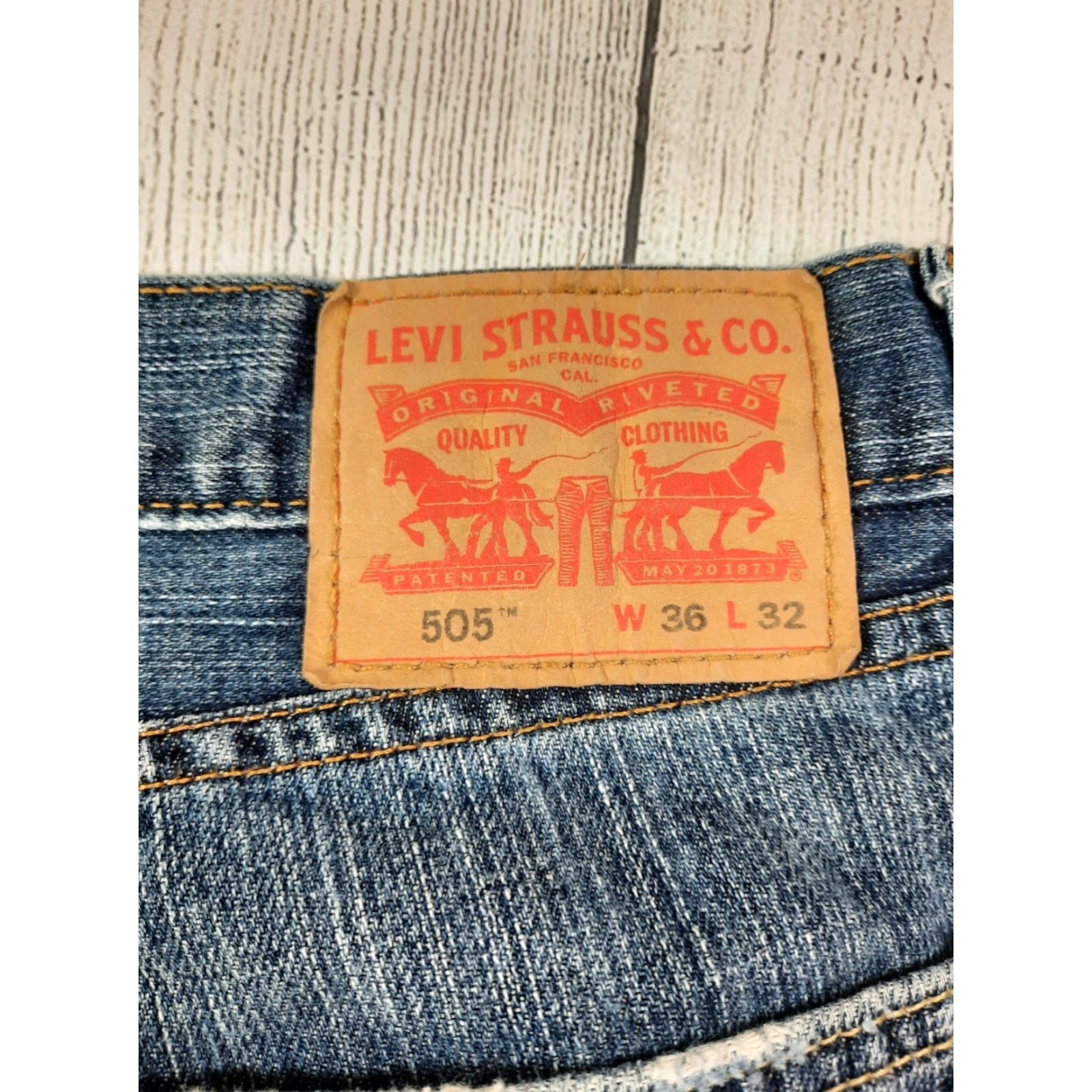 Levi's VINTAGE Levis 505 Jeans Denim Blue 36x32 Mens Regular 5-Pocket Belt Loops Zip Size US 36 / EU 52 - 4 Thumbnail