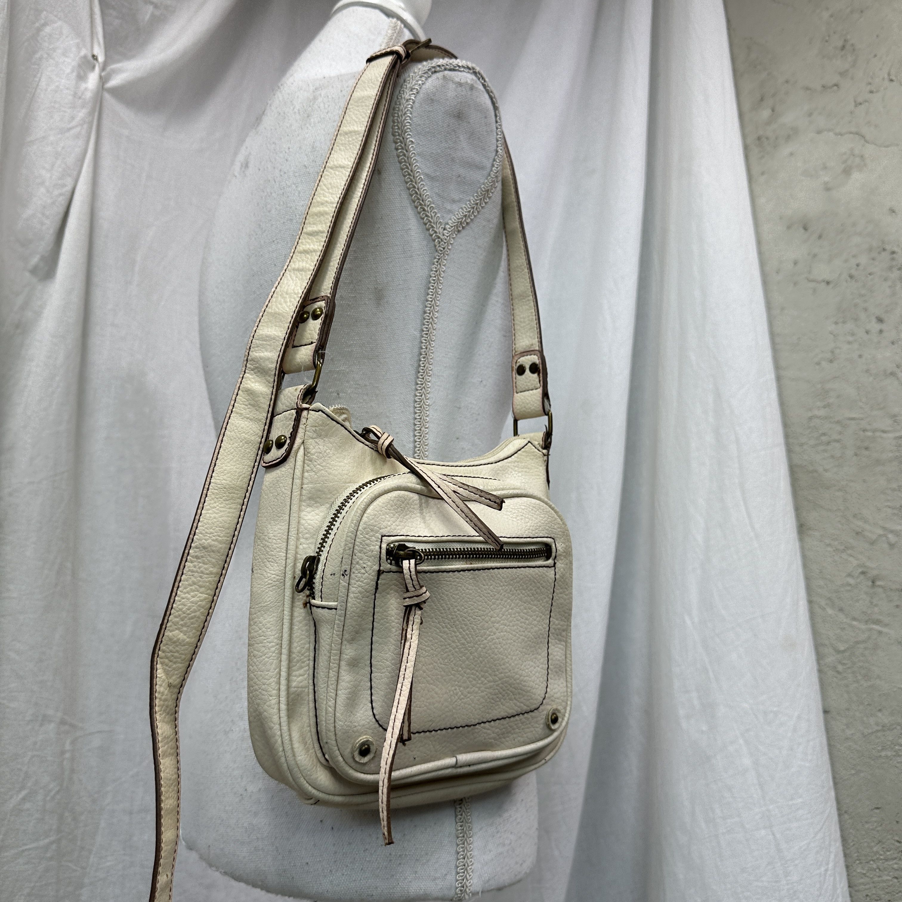 Vintage Vintage Avant Garde Leather Cream Crossbody Bag Y2K Size ONE SIZE - 4 Thumbnail