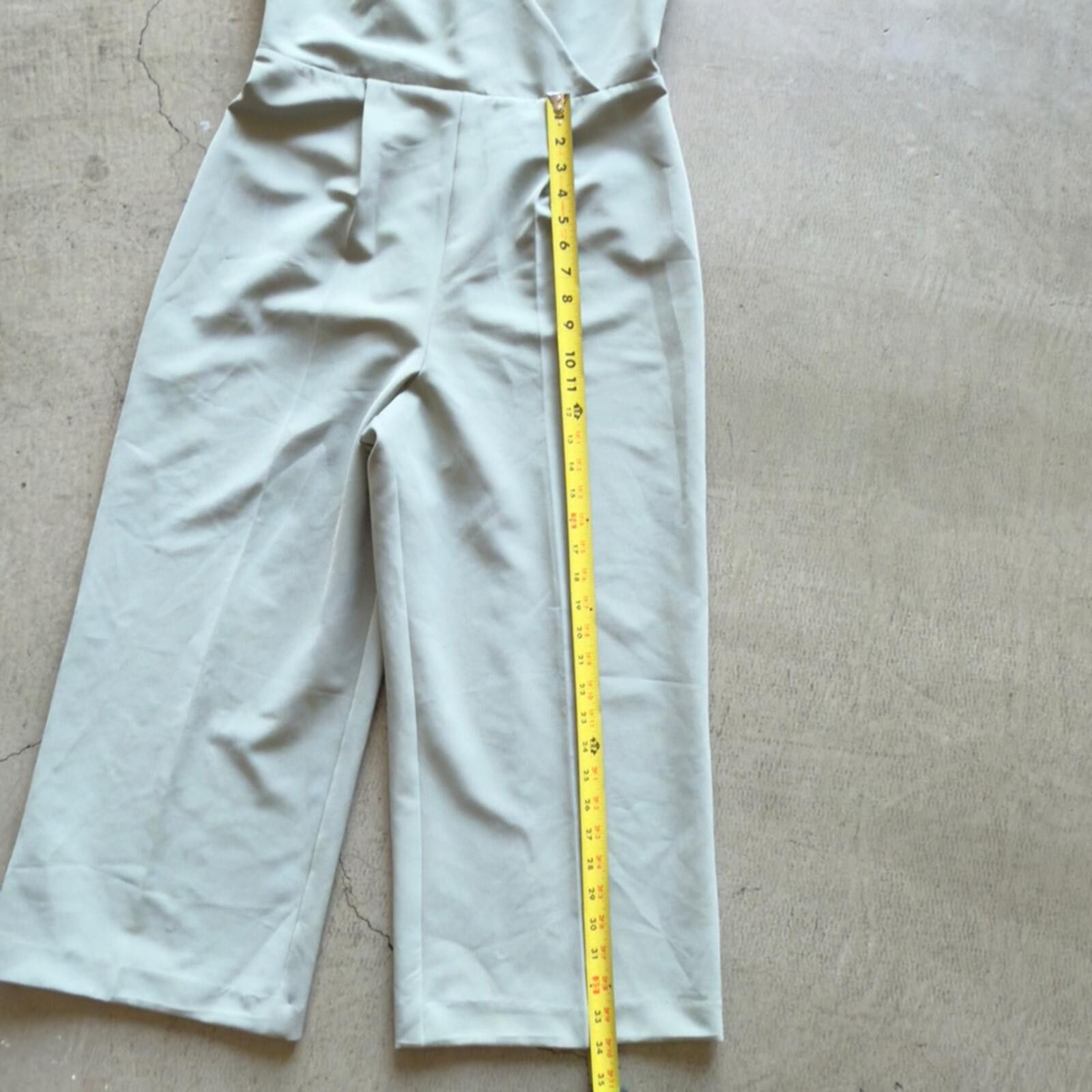 Vince Camuto Vince Camuto / Sleeveless V-Neck Jumpsuit / Sage Size 28" / US 6 / IT 42 - 9 Thumbnail