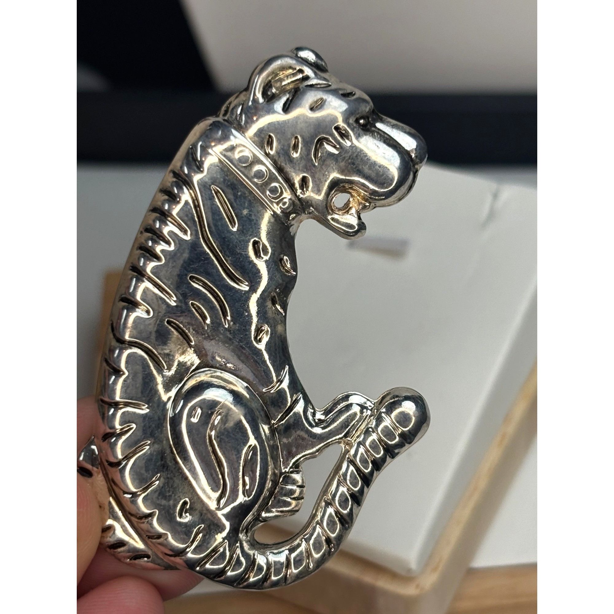 Other Silver-toned Sitting Tiger Brooch Pin Size ONE SIZE - 2 Thumbnail