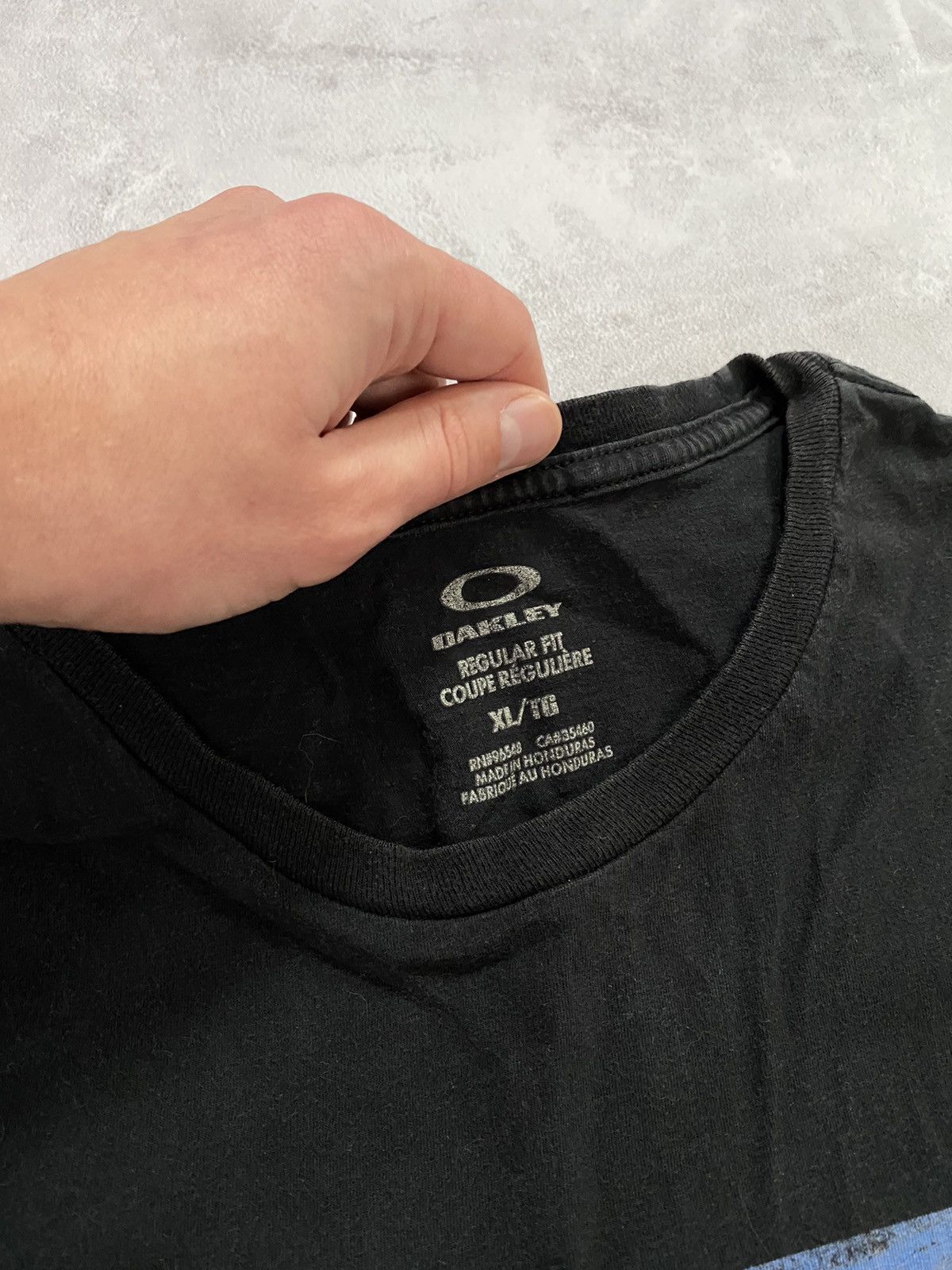 Japanese Brand 🔋Vintage T-Shirt OAKLEY Center Logo Size US XL / EU 56 / 4 - 3 Thumbnail