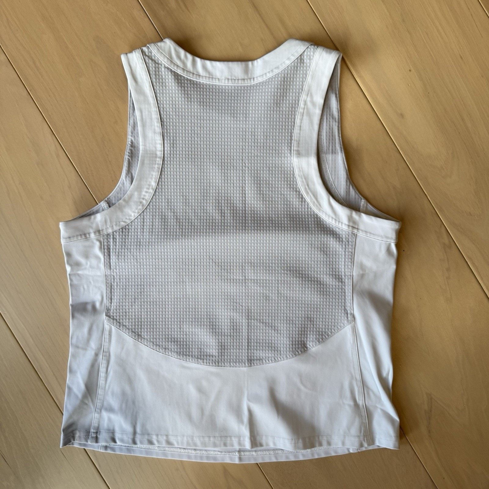 Lululemon Lululemon Sleeveless Shirt Women's 4 Gray Vent Surge Size S / US 4 / IT 40 - 6 Thumbnail