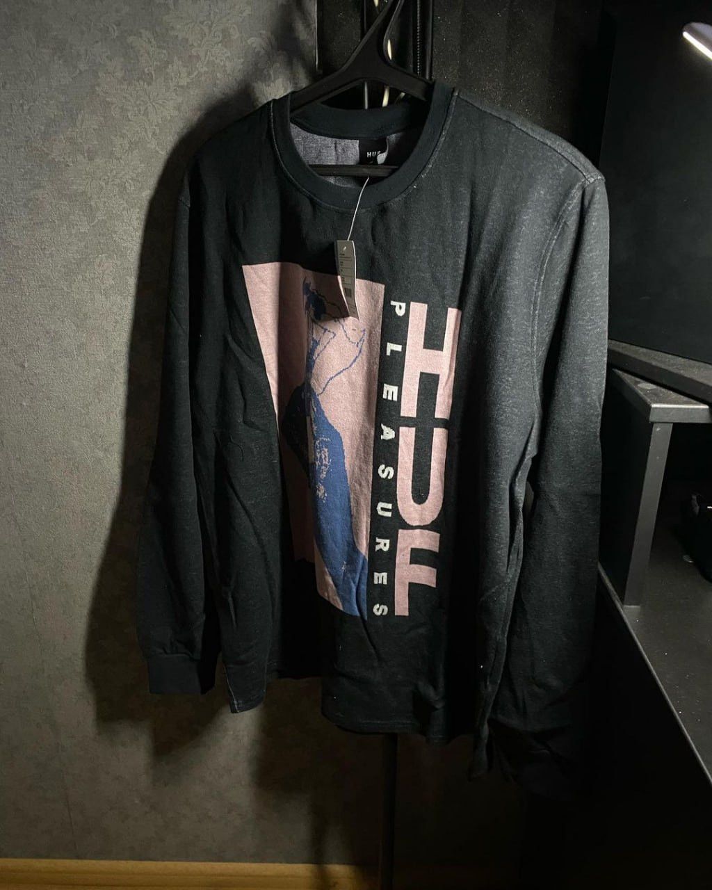 Huf × Pleasures Pleasures x Huf Light Up Jacquard L/S Shirt Size US L / EU 52-54 / 3 - 4 Thumbnail