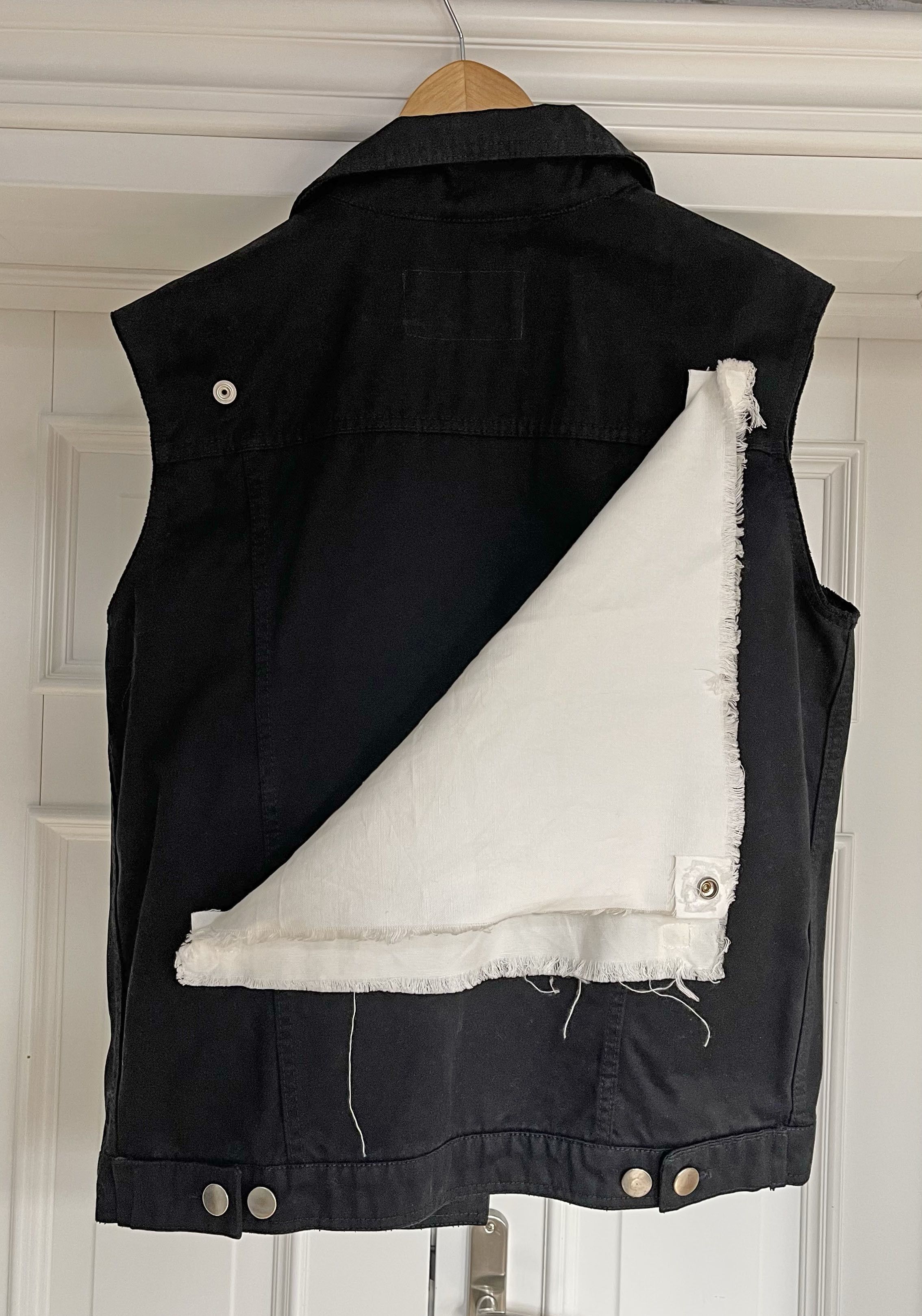 Other New UEG Vest with removable banners Size US M / EU 48-50 / 2 - 4 Thumbnail