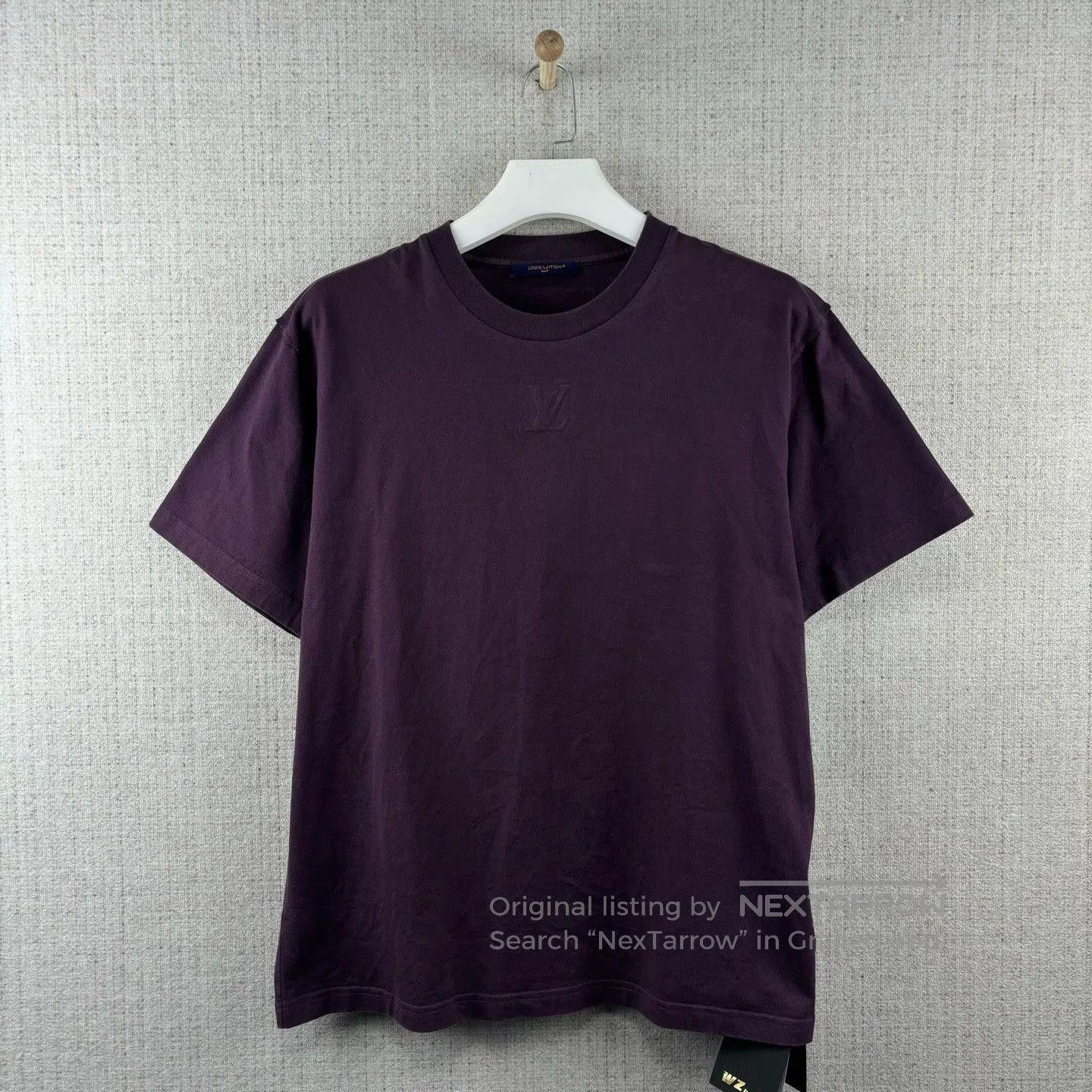 Louis Vuitton Louis Vuitton Solid Embossed Logo Short Sleeve. Size US L / EU 52-54 / 3 - 1 Thumbnail