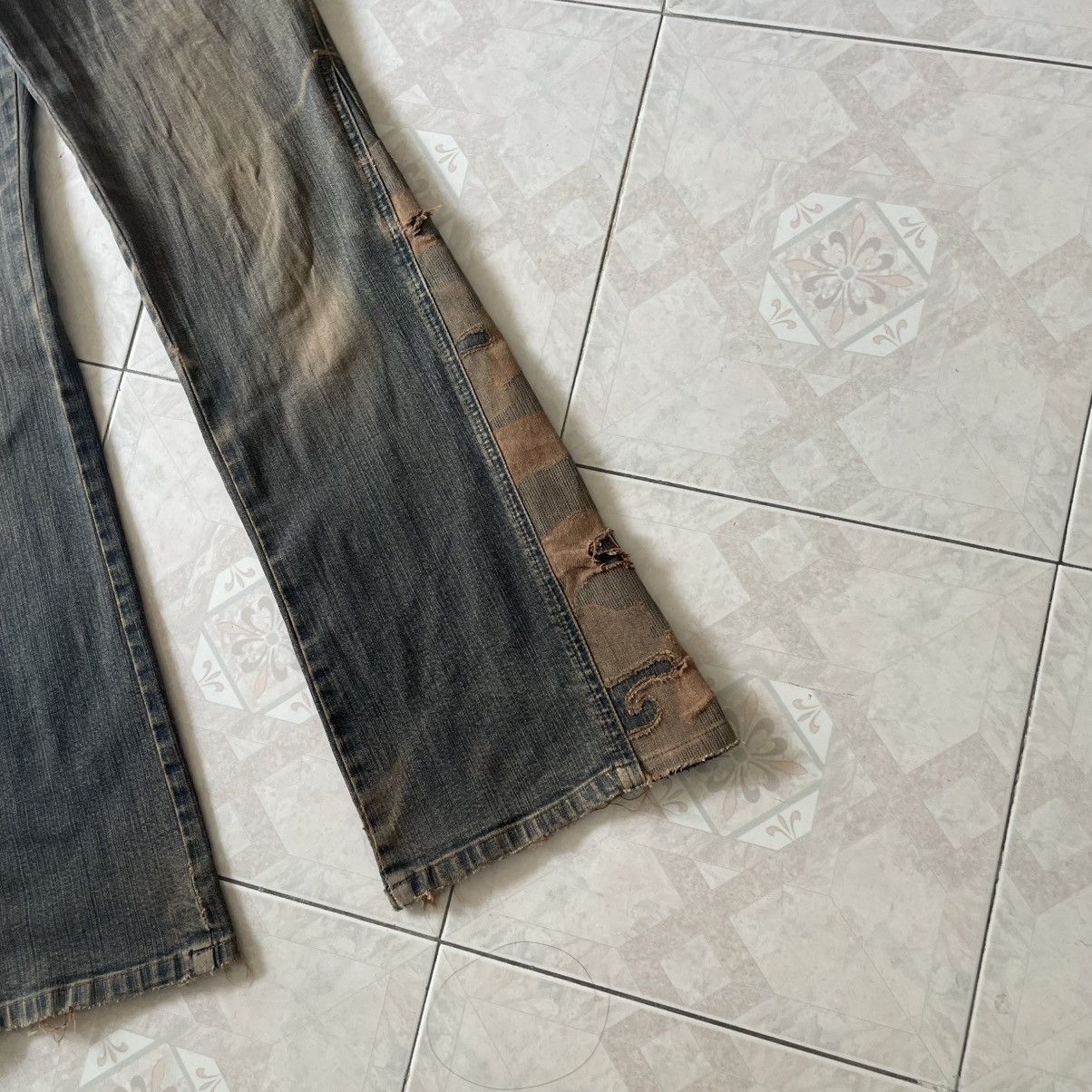 Japanese Brand Japanese Brand Roux Di Perfe flare jeans 🍒 Size US 27 - 2 Thumbnail