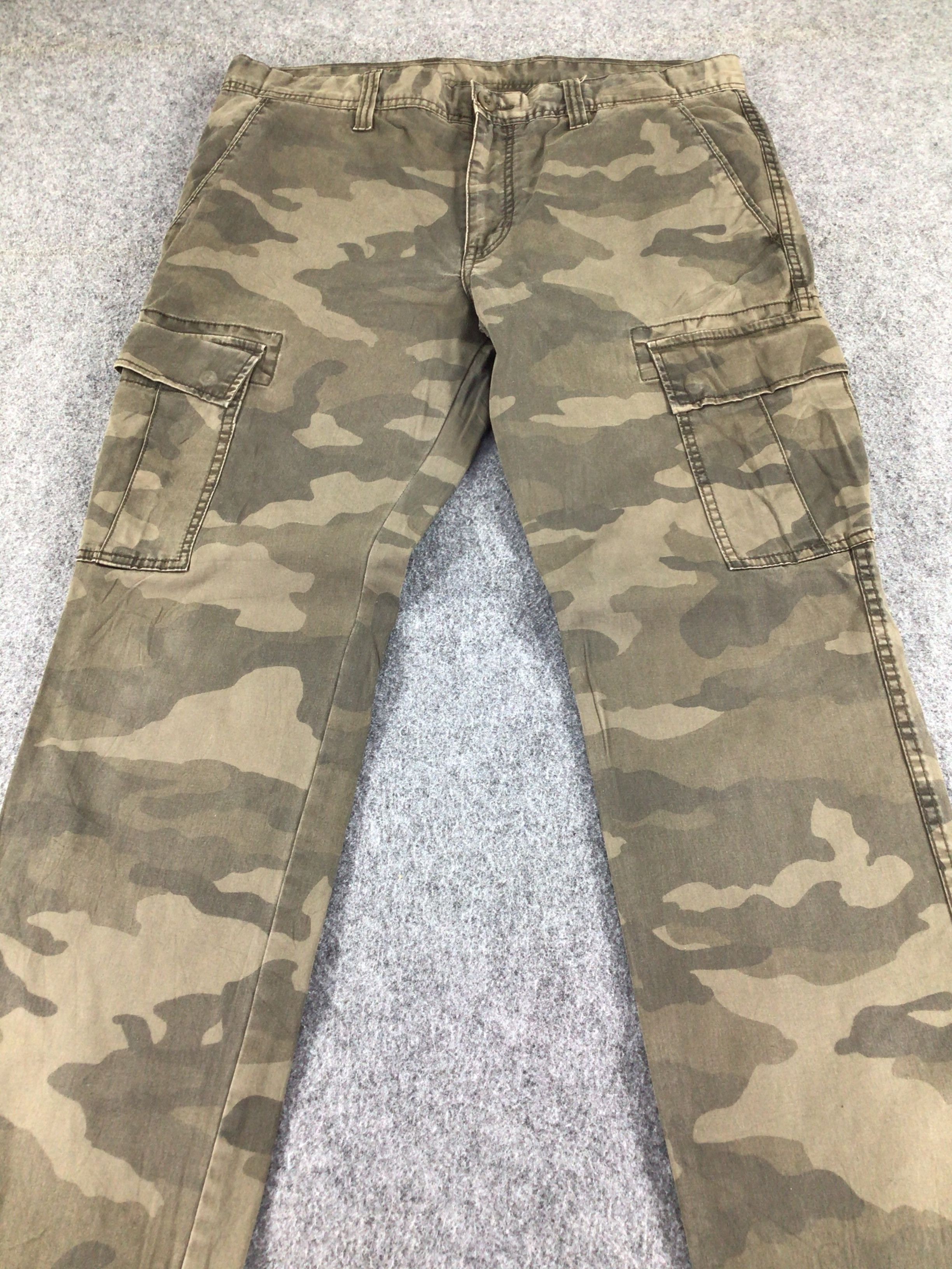 Uniqlo Uniqlo Camo Multi Pocket Cargo Pant-J133 Size US 35 - 3 Thumbnail