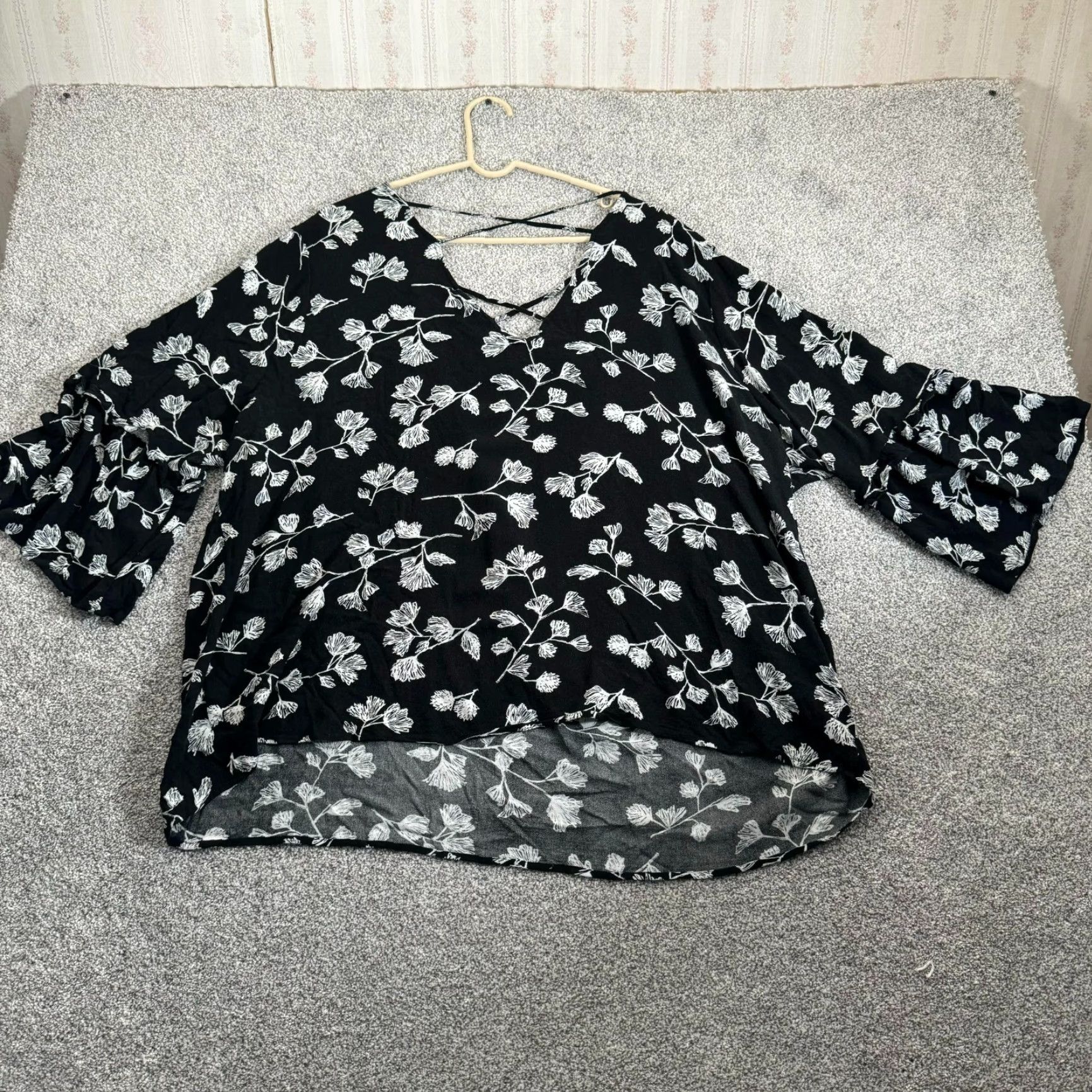 Vintage Ava & Viv Top Womens 4X Plus Black Whimsigoth Flowy Floral Crisscross Boho Bell Sleeve Size XXL / US 16-18 / IT 52-54 - 7 Thumbnail