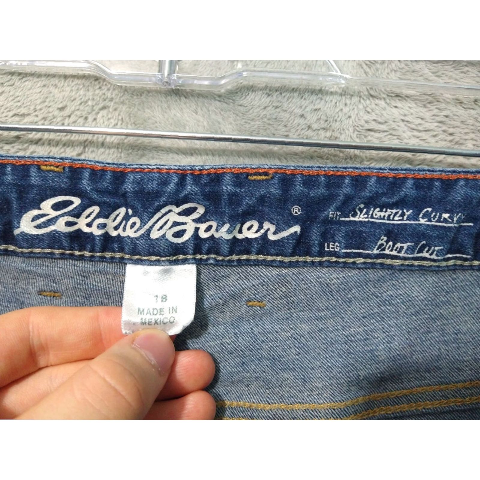 Eddie Bauer Eddie Bauer Jeans Womens 18 Blue Denim Slightly Curvy Bootcut Dark Wash Stretch Jeans Women 18 Plus Blue Eddie Bauer」を Size 40" / US 18 - 7 Thumbnail