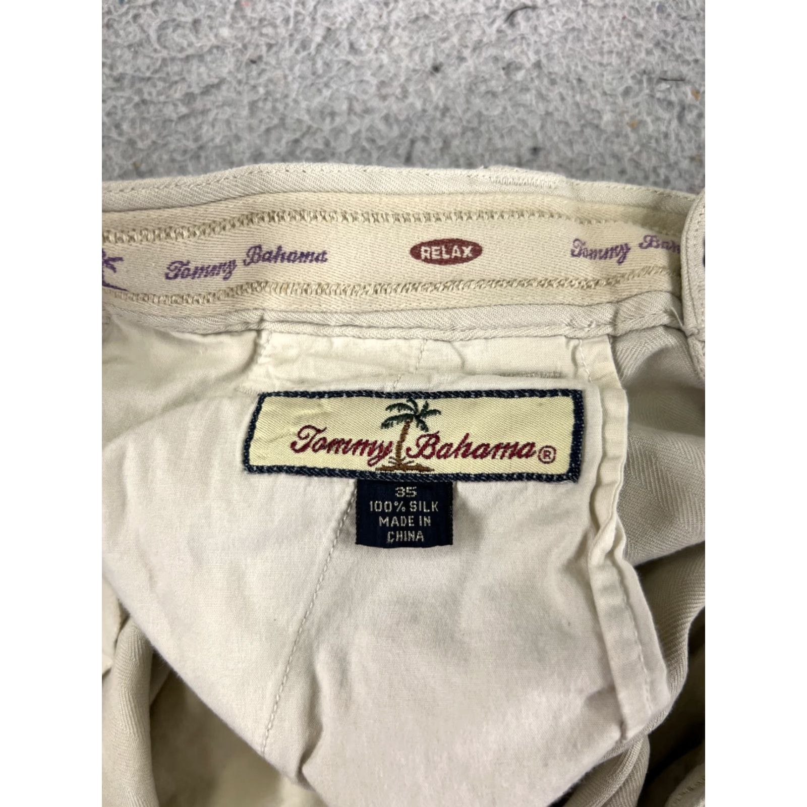 Tommy Bahama Tommy Bahama Shorts Men 36 Beige Cotton Silk Pleated Bermuda Quick Dry Golf Beach Resort Size US 36 / EU 52 - 7 Thumbnail