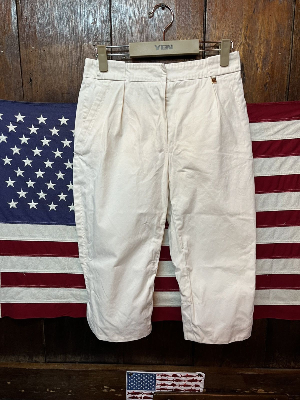 Louis Vuitton Louis Vuitton Capri Pants Size 26" / US 2 / IT 38 - 1 Thumbnail