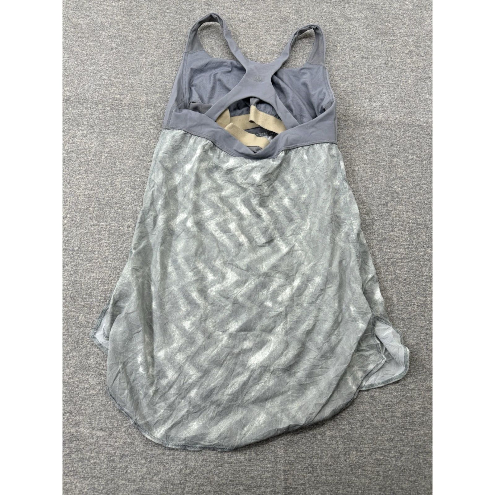 Lululemon Lululemon Tank Top Women's Athletic Size 4 Gray Chevron Pattern Sport Bras Bra Top Pullover" Size S / US 4 / IT 40 - 3 Thumbnail