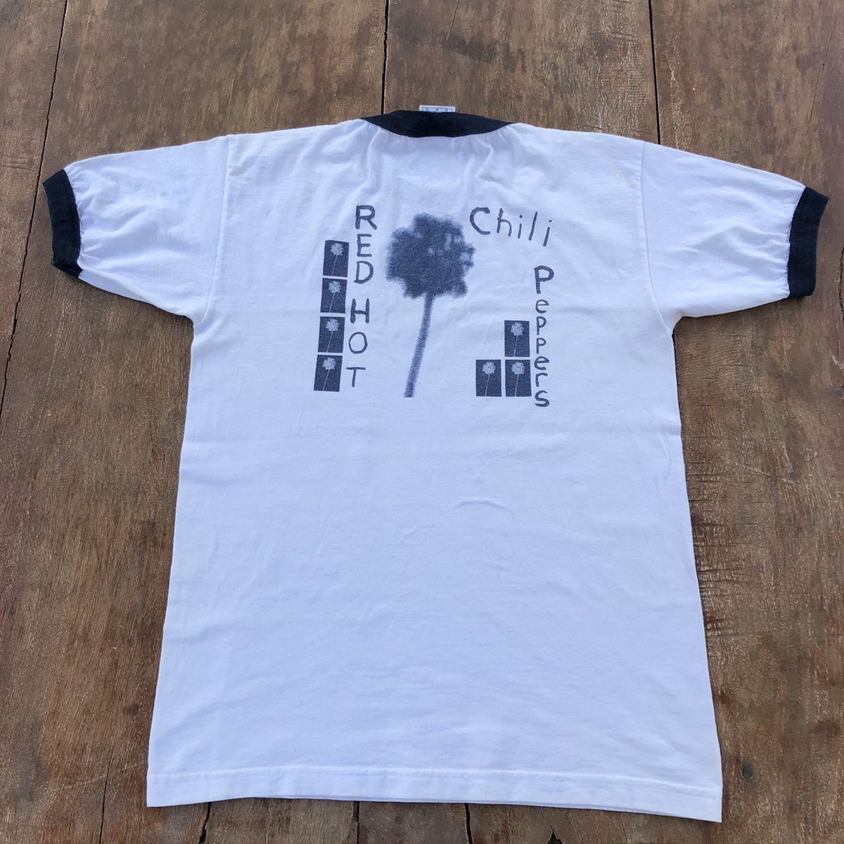 Band Tees Vintage 2002 Red Hot Chili Peppers Band T Shirt Size US M / EU 48-50 / 2 - 2 Thumbnail