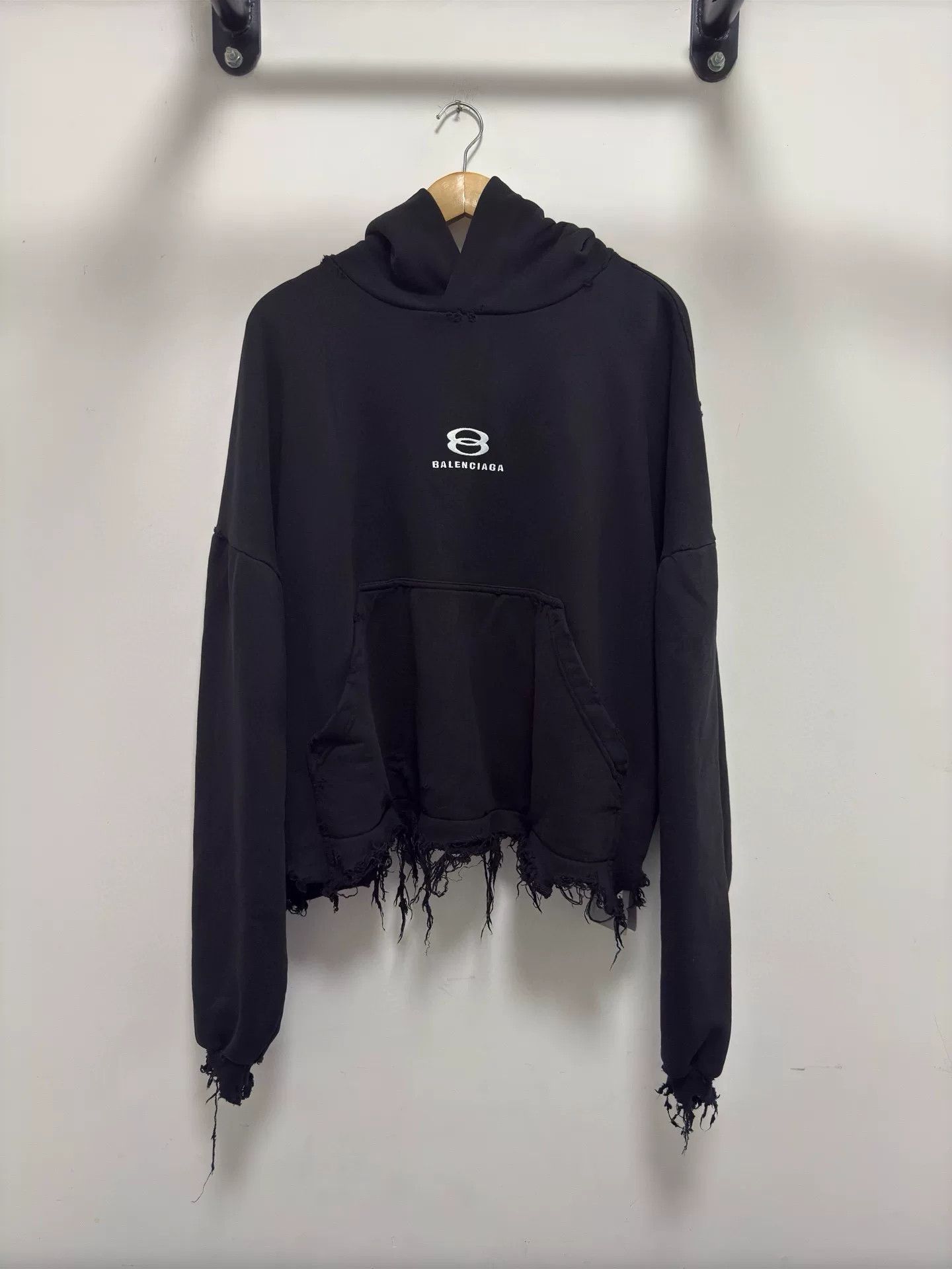 Balenciaga balenciaga double ring distressed hem sweatshirt Size US L / EU 52-54 / 3 - 1 Thumbnail