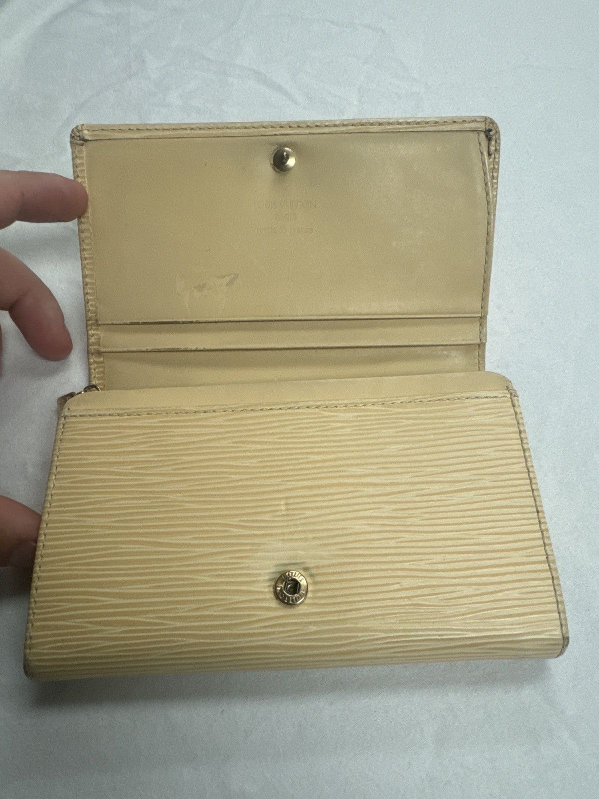 Louis Vuitton Louis Vuitton Vanilla Epi Wallet Size ONE SIZE - 2 Thumbnail
