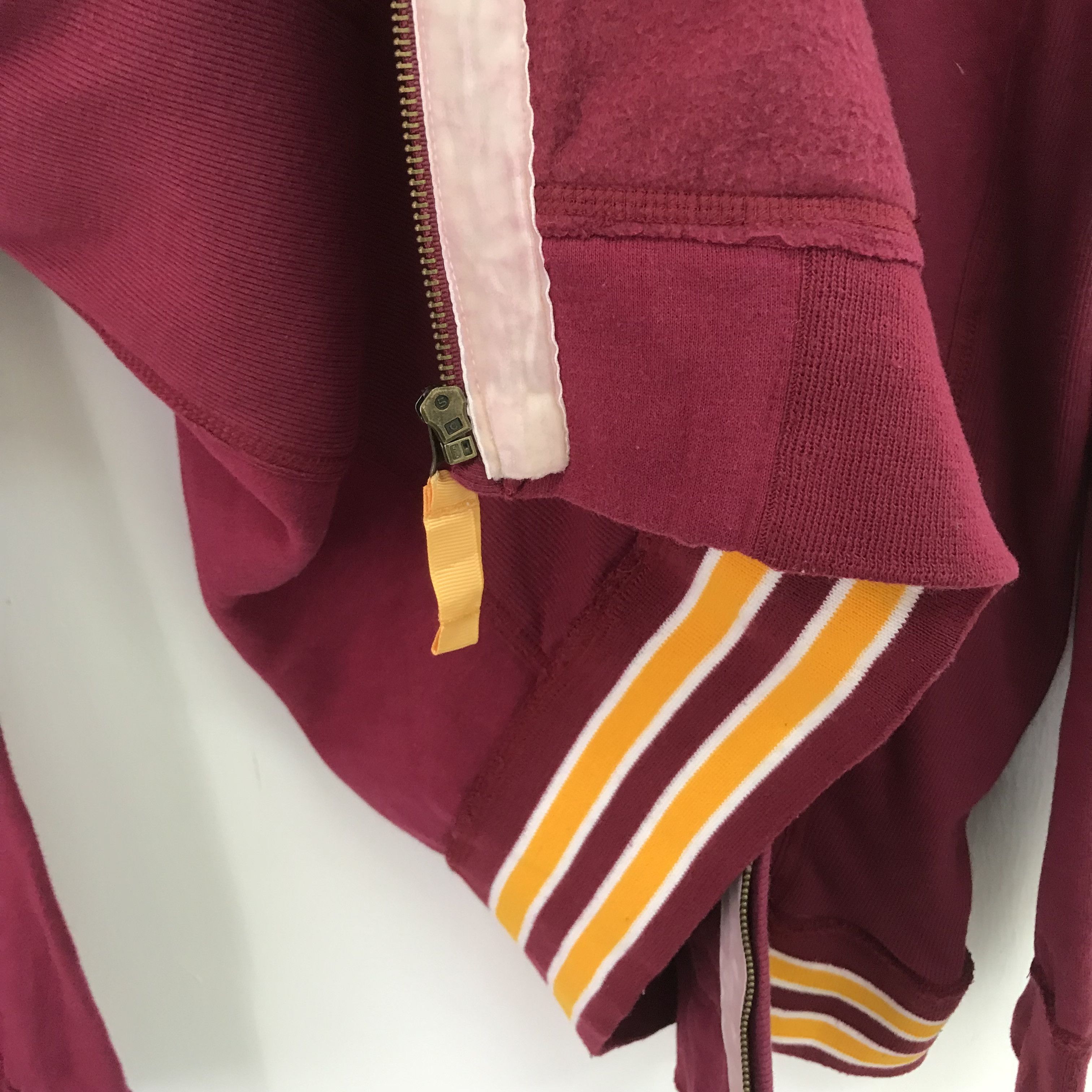 Vintage Vintage Y2K Cleveland Cavaliers Red Sweater - 538 Size US M / EU 48-50 / 2 - 7 Thumbnail