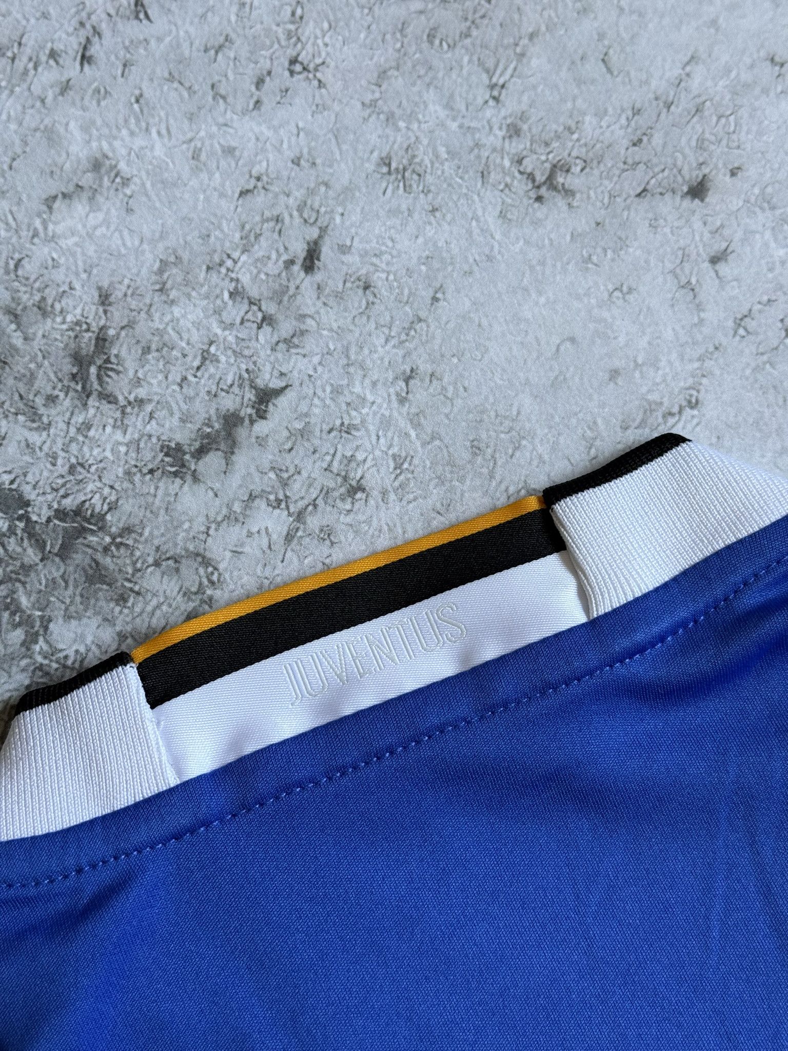 Adidas JUVENTUS 2016 2017 AWAY FOOTBALL SHIRT JERSEY MAGLIA S Size US S / EU 44-46 / 1 - 14 Thumbnail