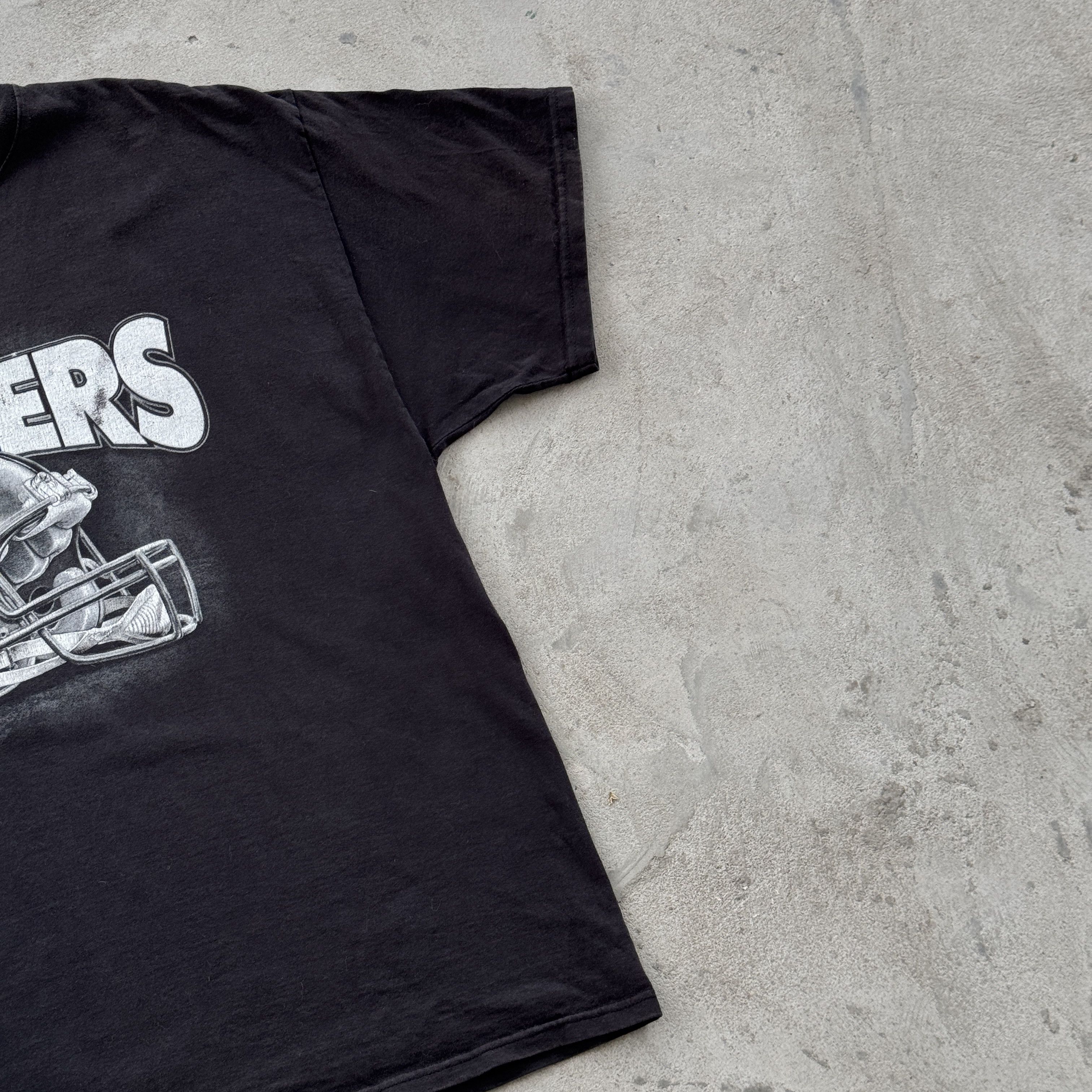 NFL Vintage NFL Las Vegas Raiders Black Helmet Graphic Tee Shirt Size US L / EU 52-54 / 3 - 2 Thumbnail