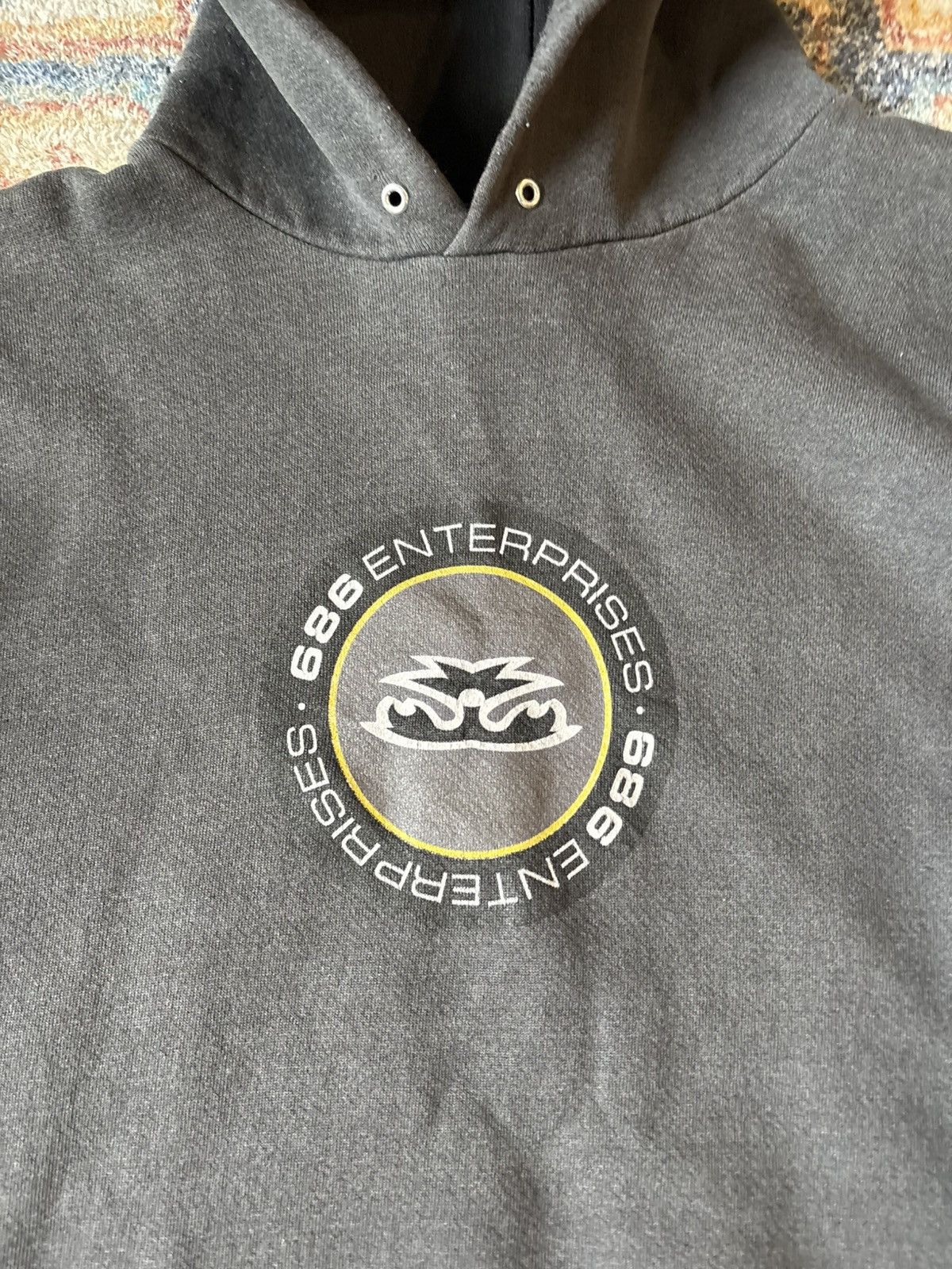 Vintage Vintage Lee 686 Enterprises Black Faded Pullover Hoodie Size US L / EU 52-54 / 3 - 5 Thumbnail