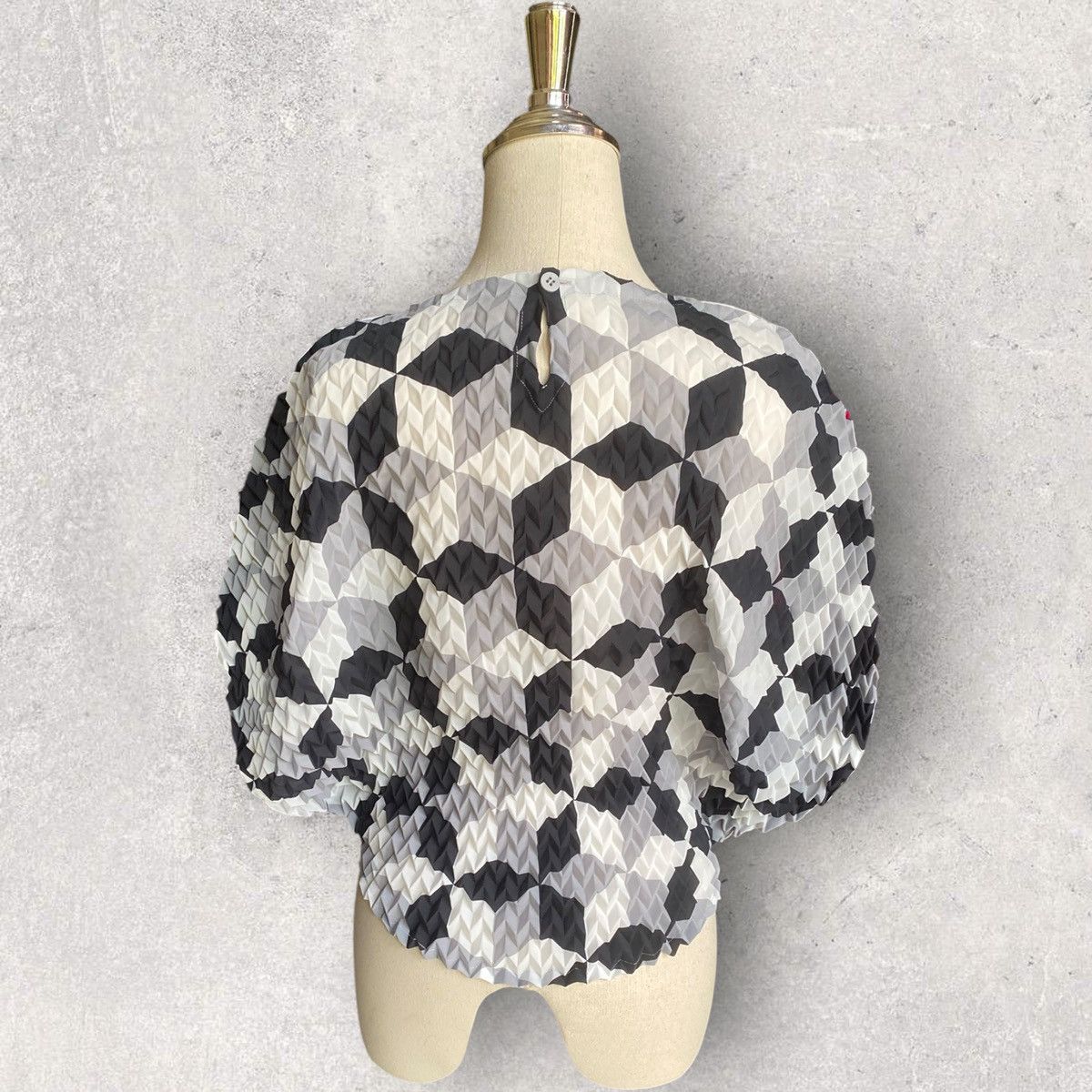 Issey Miyake Issey Miyake Chevron Pleated Circle Blouse Size M / US 6-8 / IT 42-44 - 4 Thumbnail