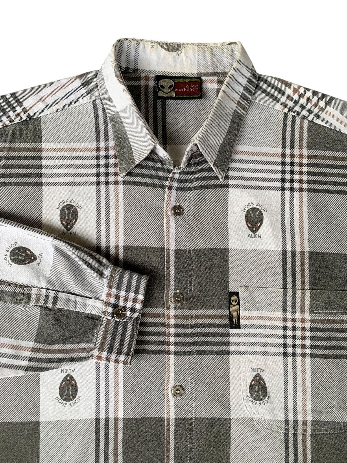 Alien Workshop [SOLD] 👽RARE 90s Alien Workshop Button Up Size US XL / EU 56 / 4 - 1 Thumbnail