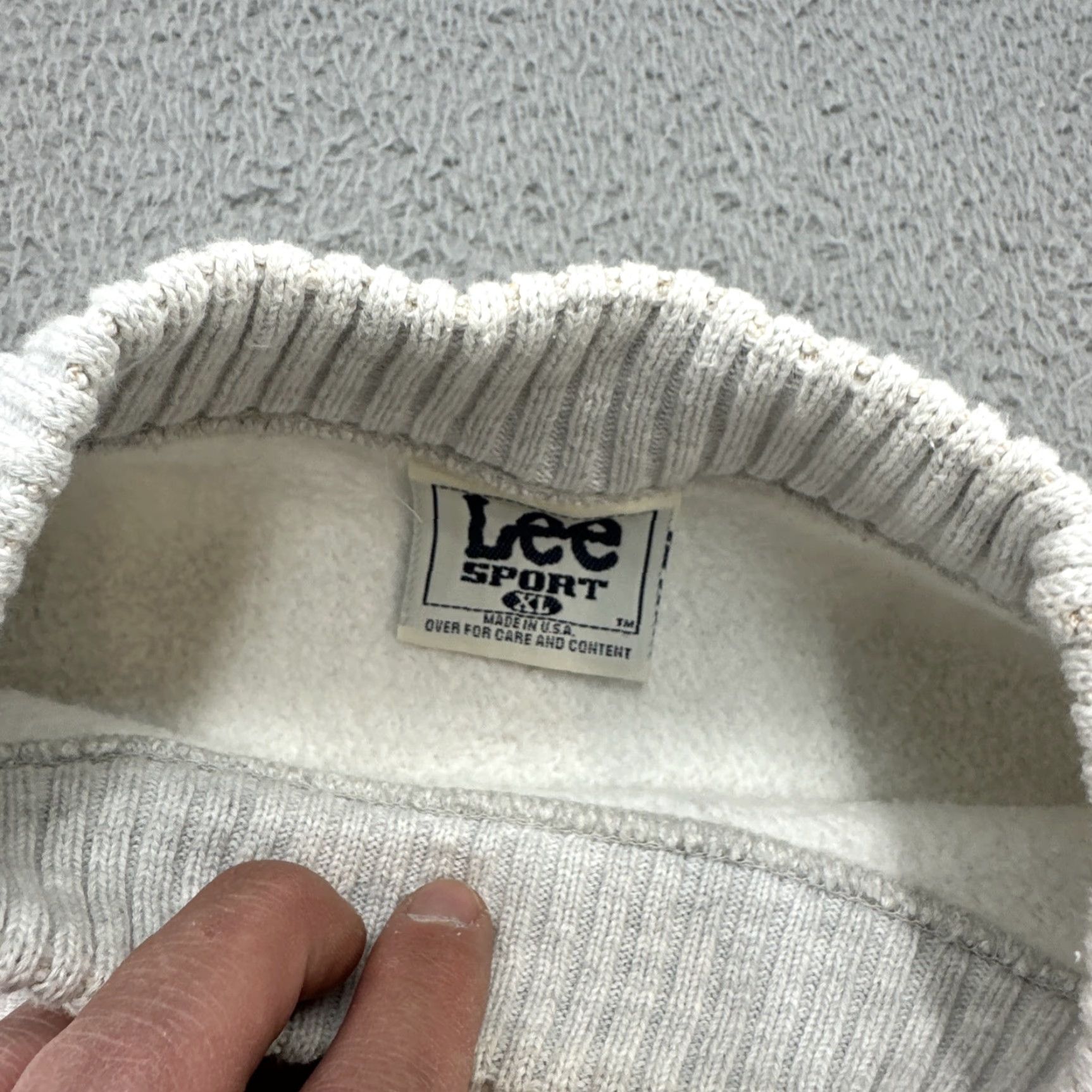 LeSportsac VINTAGE Lee Sports Sweatshirt XL Gray - Prowler, USA Made, Pullover, Men's Heavy Cotton Blend, Car, Sports Size US XL / EU 56 / 4 - 4 Thumbnail