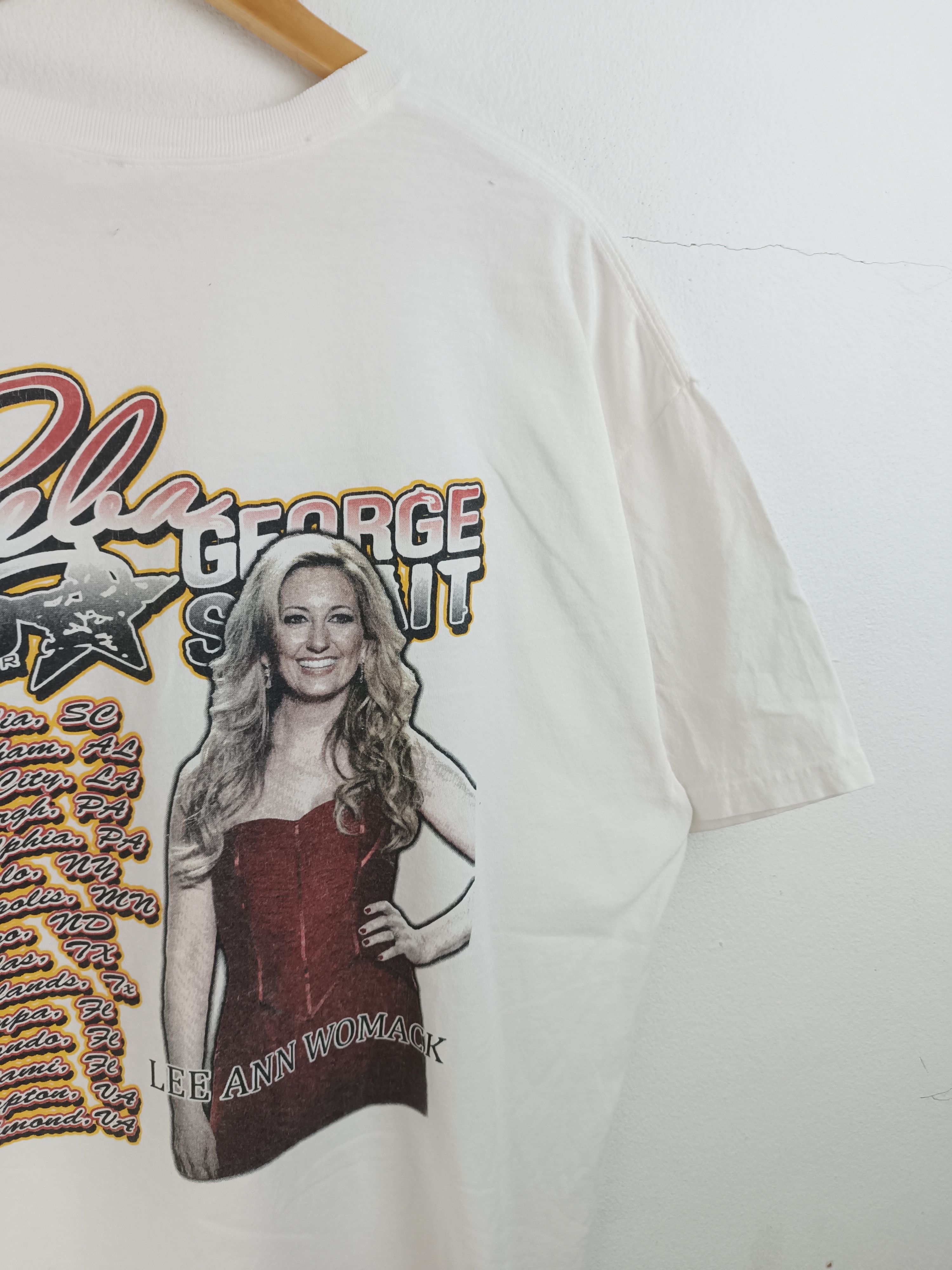 Vintage VINTAGE 2010 REBA & GEORGE STRAIT WOMACK TOUR TEE VERY RARE Size US XL / EU 56 / 4 - 14 Thumbnail