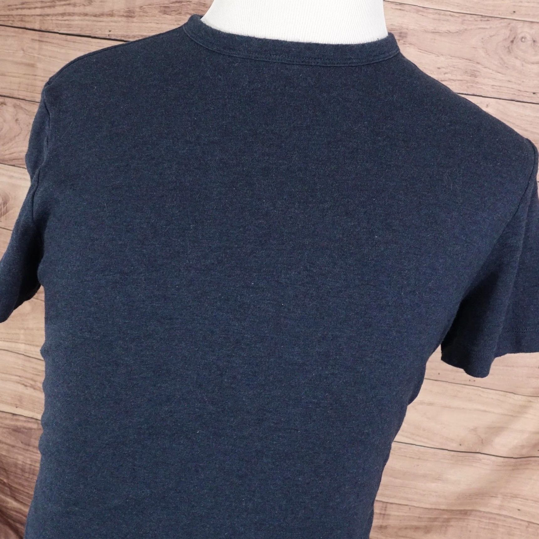 Banana Republic Banana Republic Shirt Large Blue Luxury Touch Performance Tee Crewneck Soft Mens Size US L / EU 52-54 / 3 - 2 Thumbnail