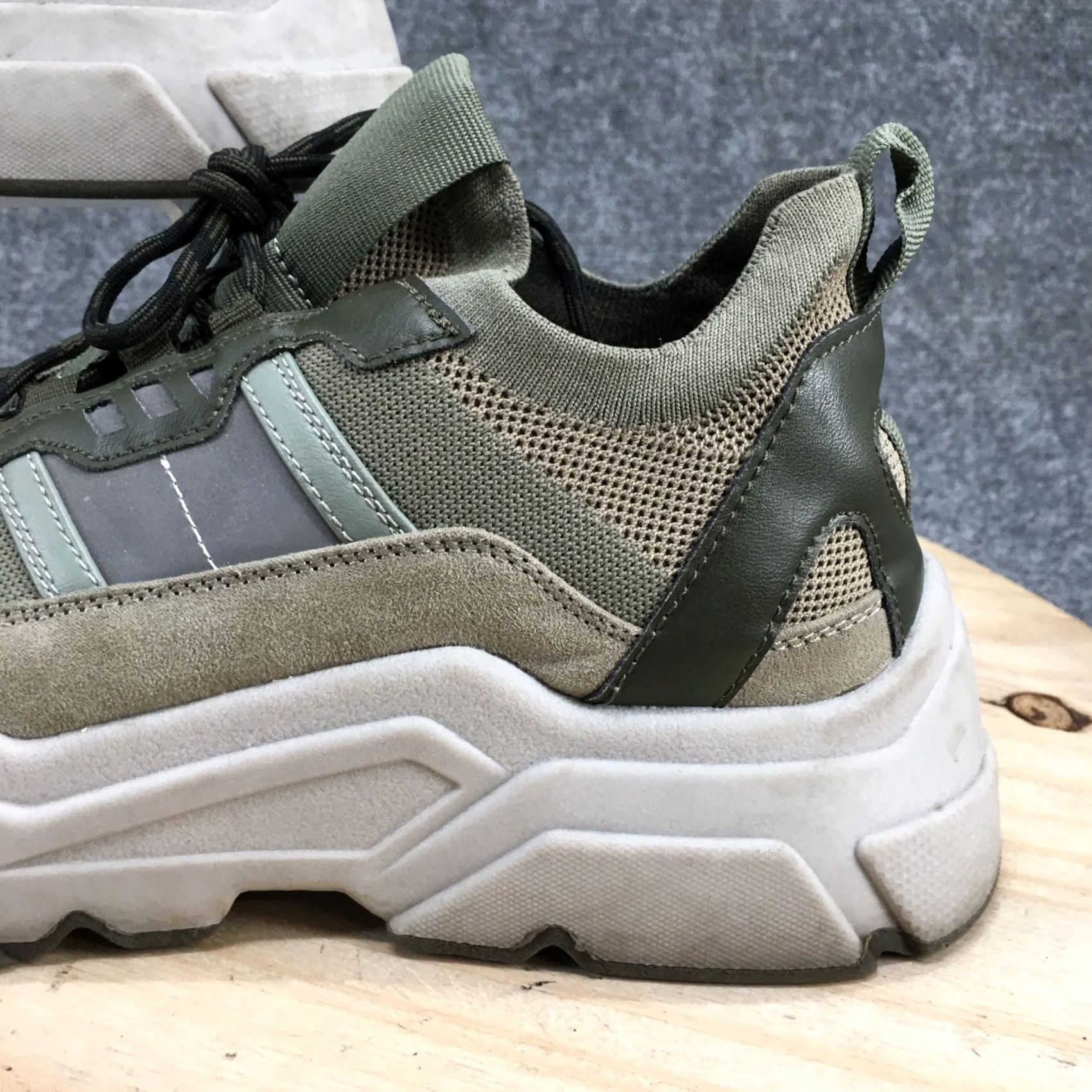 H&M H&M Shoes Womens 40 Athletic Sneakers Green Lace Up Low Top Comfort Round Toe Shoes Size M / US 6-8 / IT 42-44 - 3 Thumbnail