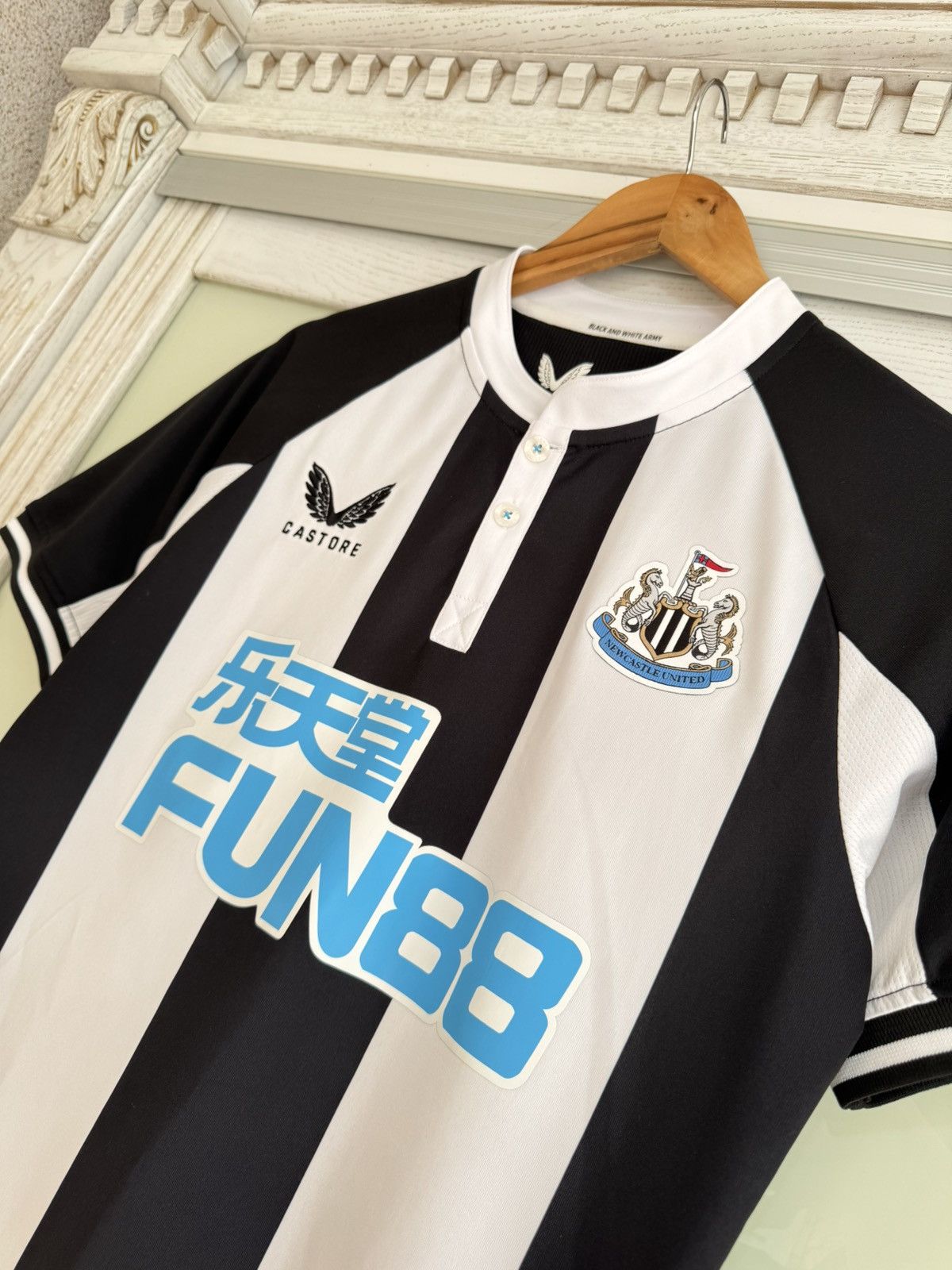 Other Newcastle United 2021-2022 Home Soccer Jersey Football Kit Size US S / EU 44-46 / 1 - 7 Thumbnail