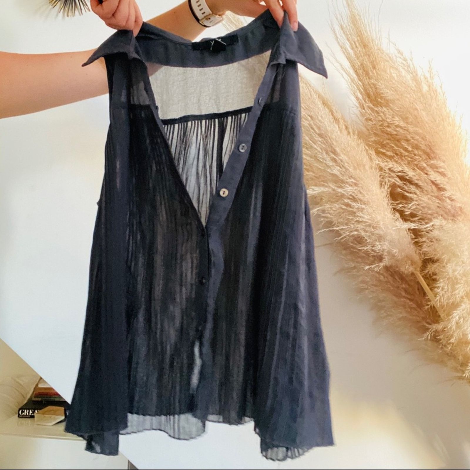 Forever 21 FOREVER 21 Grey Pleated Button Sheer Tank Top Blouse Shirt Size M / US 6-8 / IT 42-44 - 5 Thumbnail