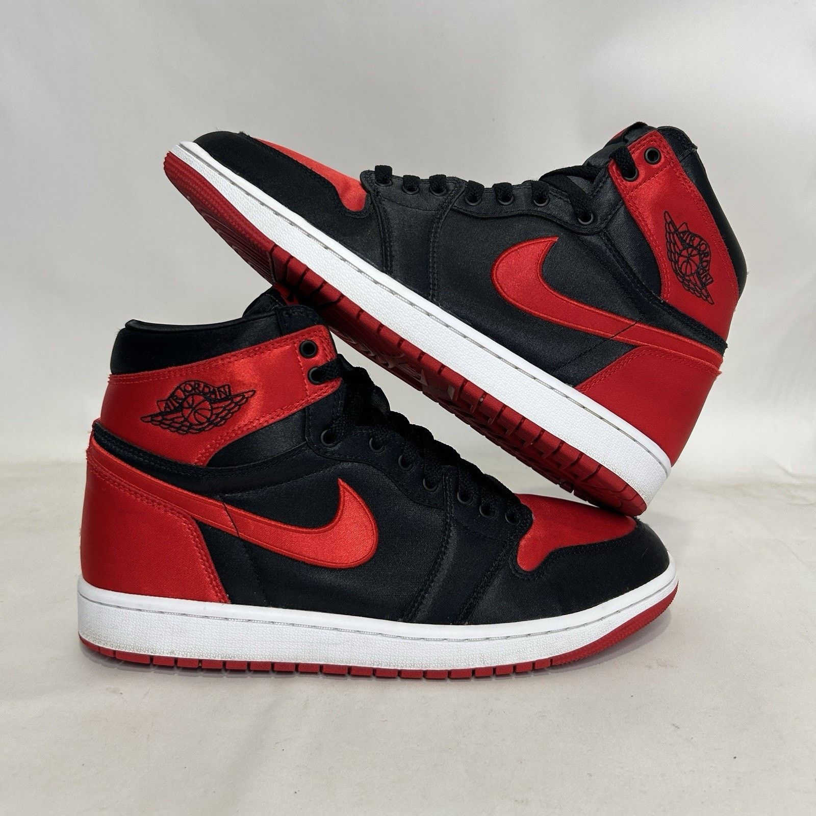 Jordan Brand Nike Air Jordan 1 High OG Retro “Satin Bred” Size US 11 / IT 41 - 1 Thumbnail