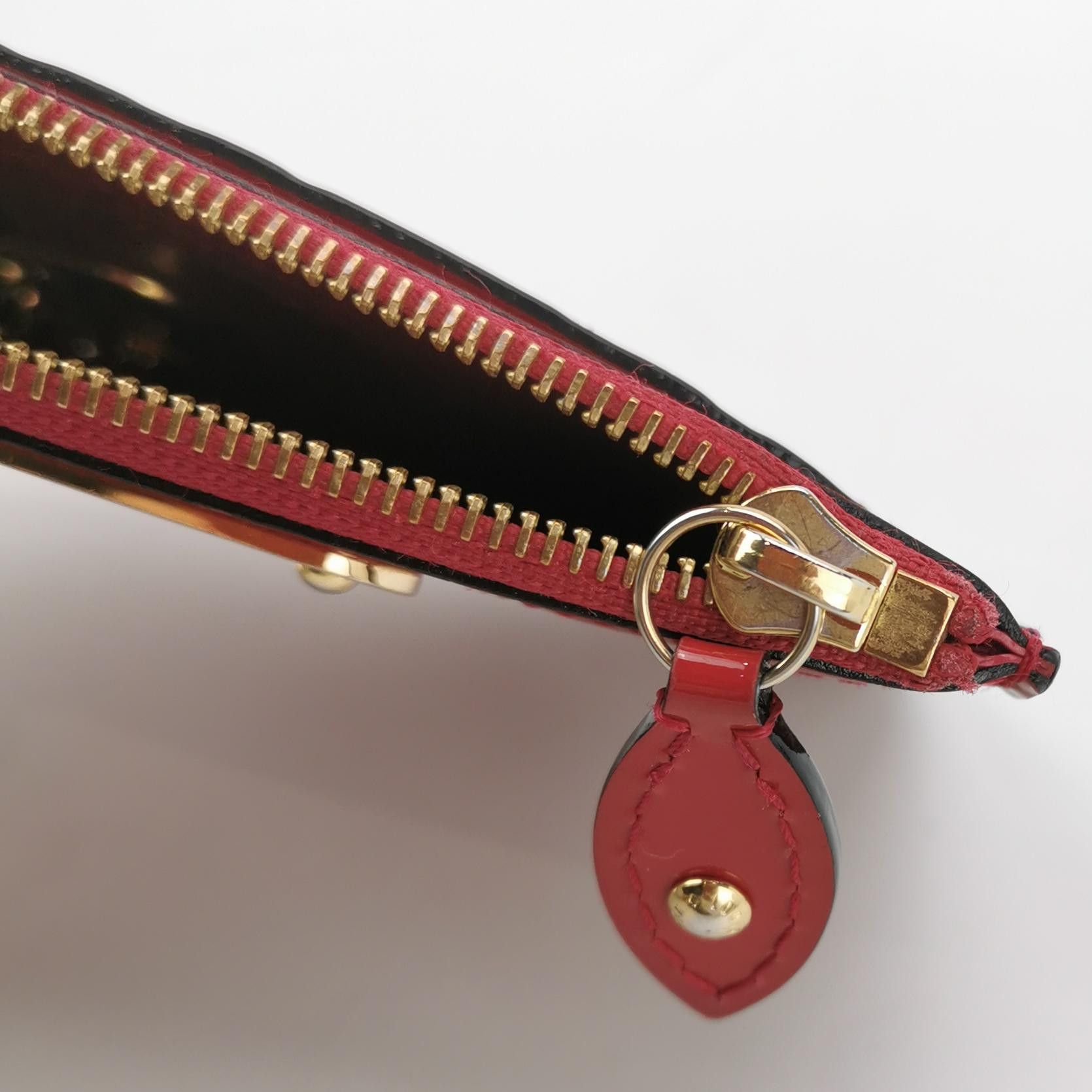 Louis Vuitton Louis Vuitton (LV) Patent leather Monogram embossed solid c Size ONE SIZE - 4 Thumbnail