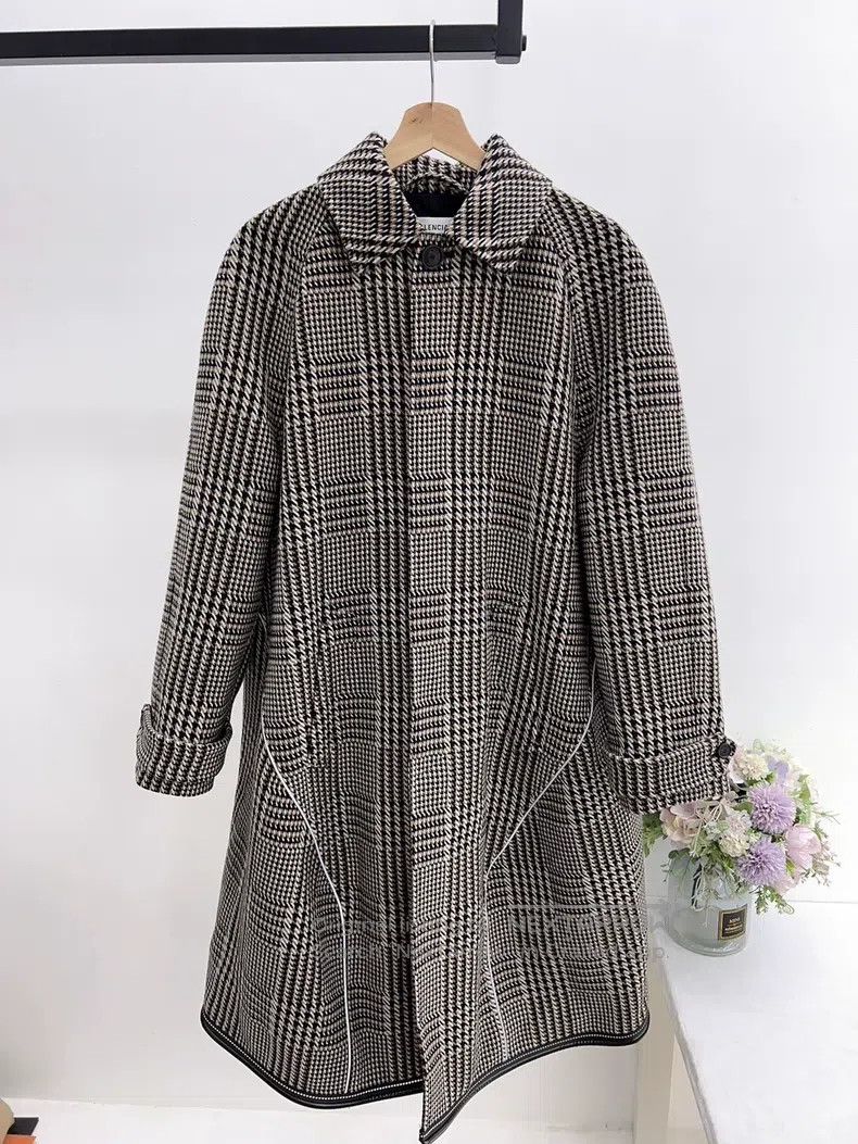 Balenciaga Balenciaga Woolen Plaid Overcoat Size XXS / US 00 / IT 34 - 1 Thumbnail